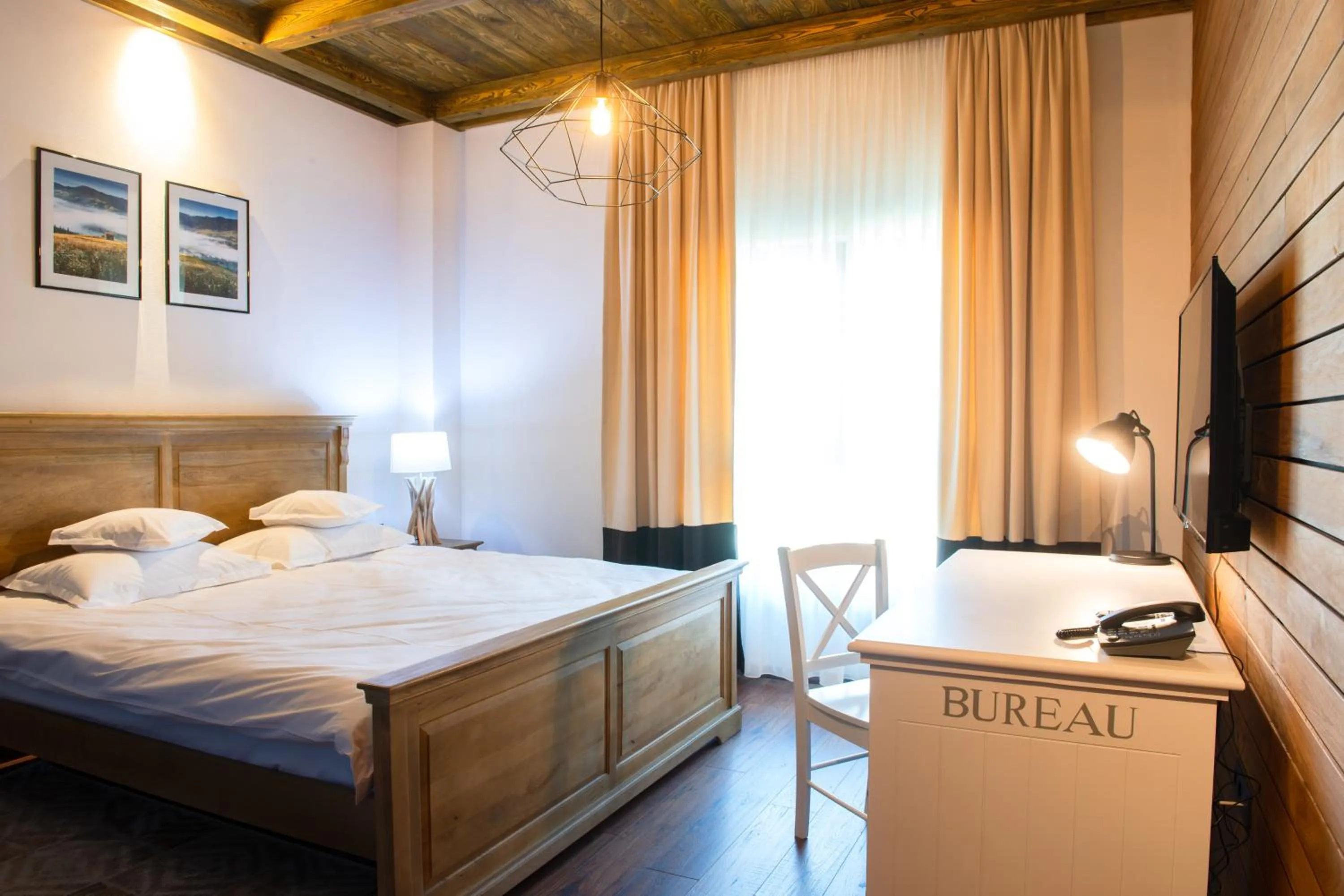 Bed in KABAN BOUTIQUE HOTEL - 5Star Central Villa in Vatra Dornei