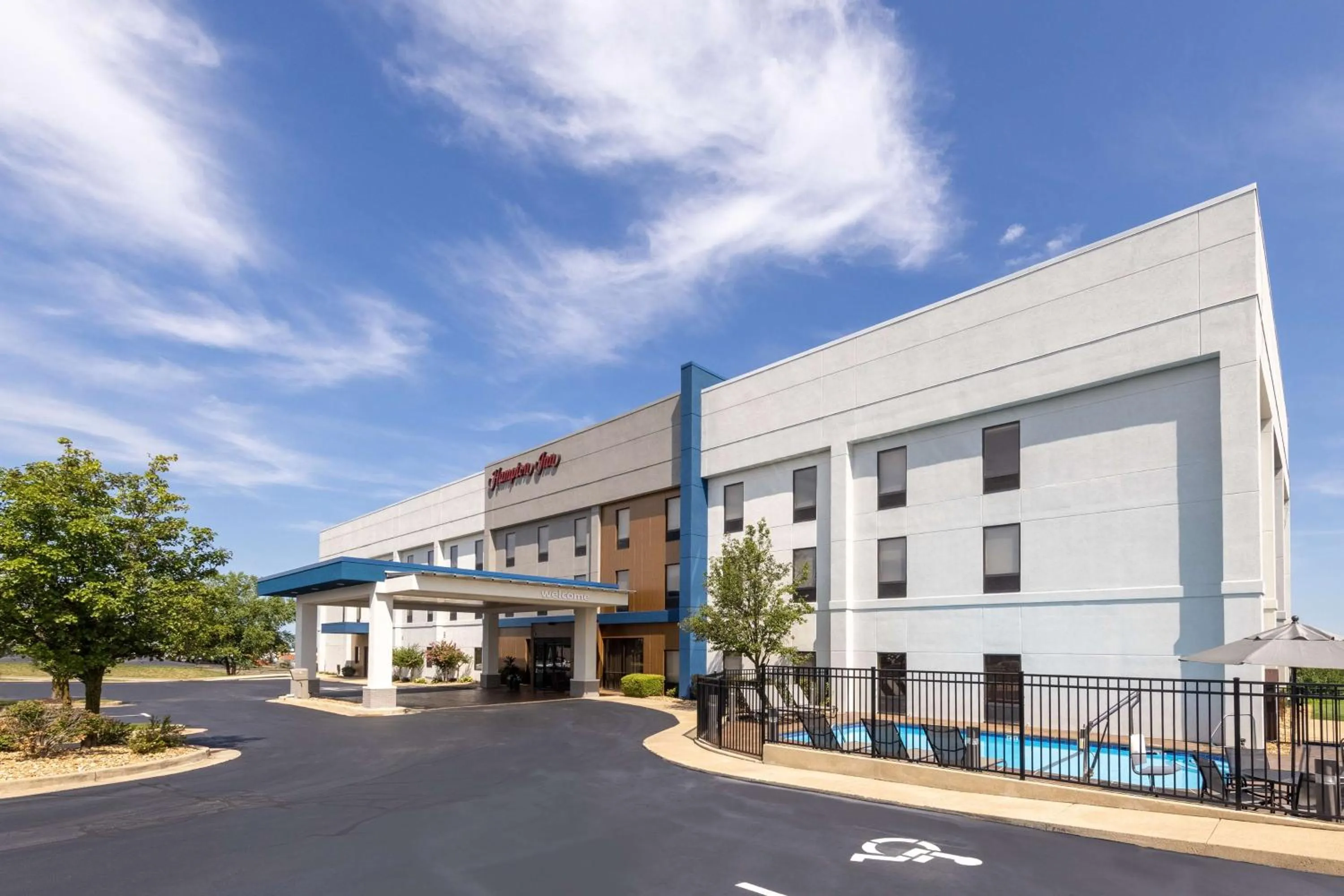 Property building in Hampton Inn Saint Robert