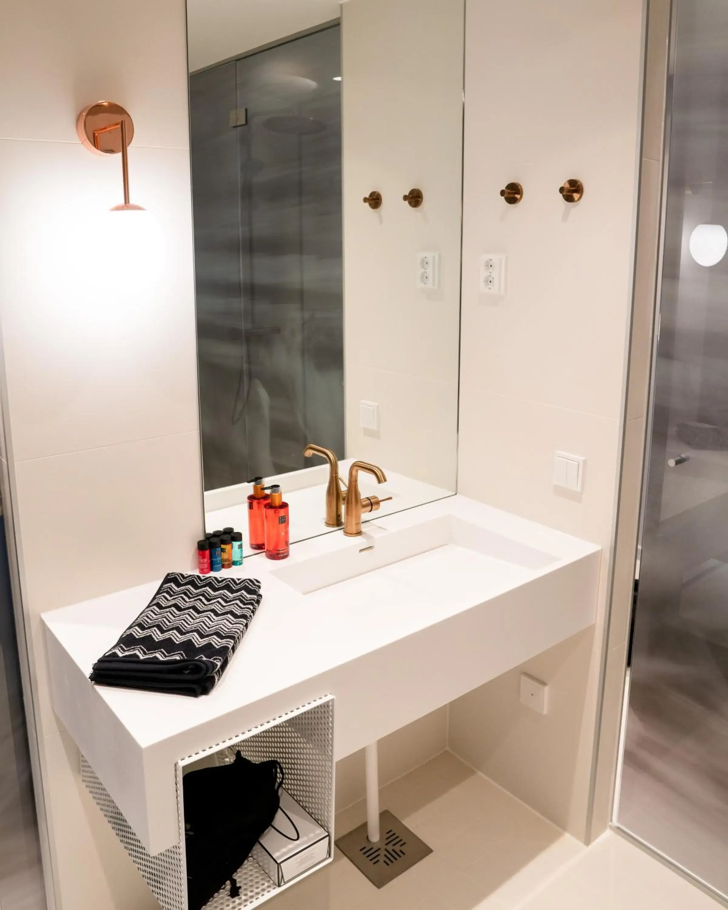 Deluxe King Suite in Design Hotel Levi Deluxe King Suite in Design Hotel Levi