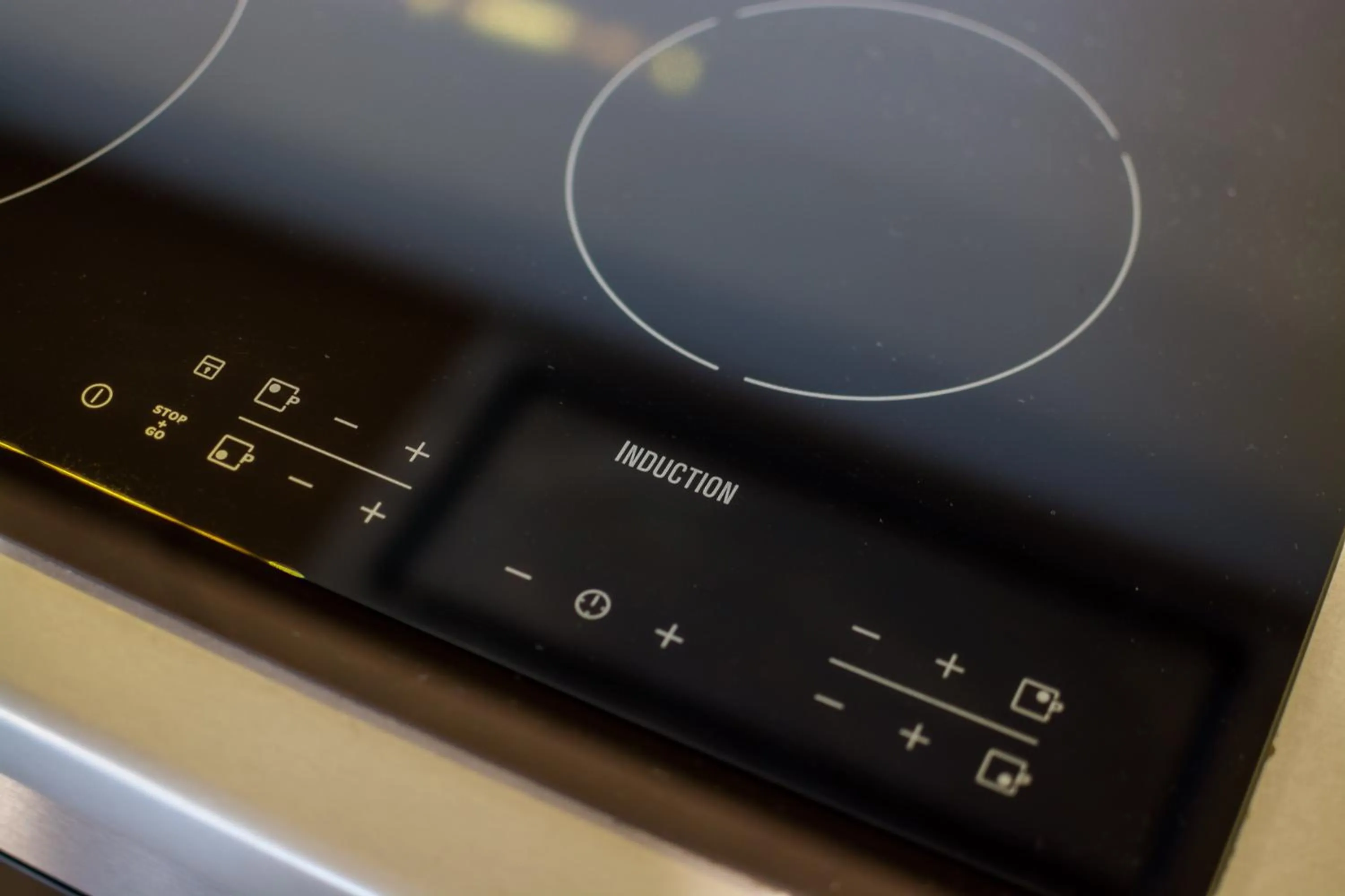 stove in Old Town Premium Queen`s Apartments