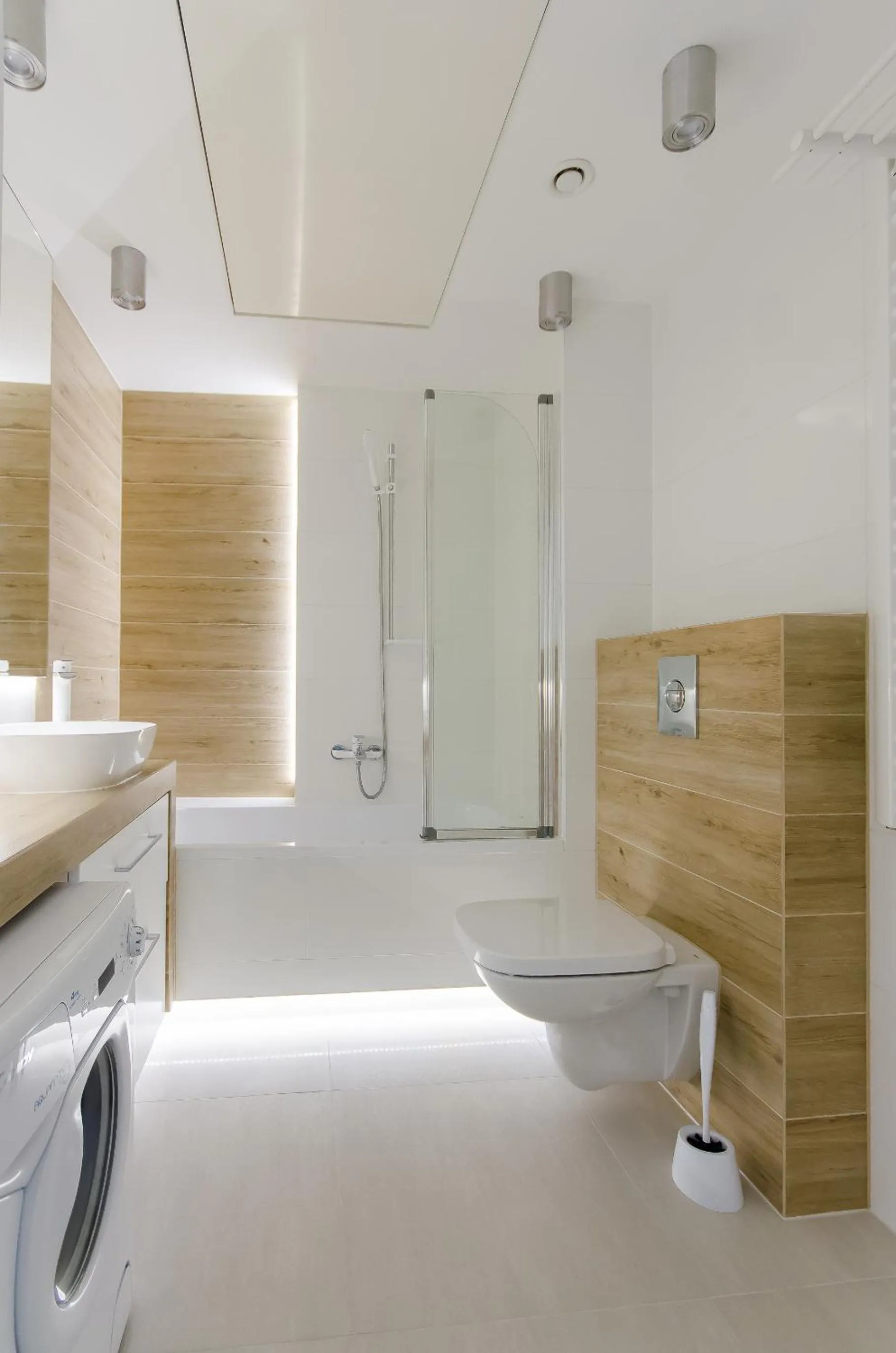 Shower in Old Town Premium Queen`s Apartments