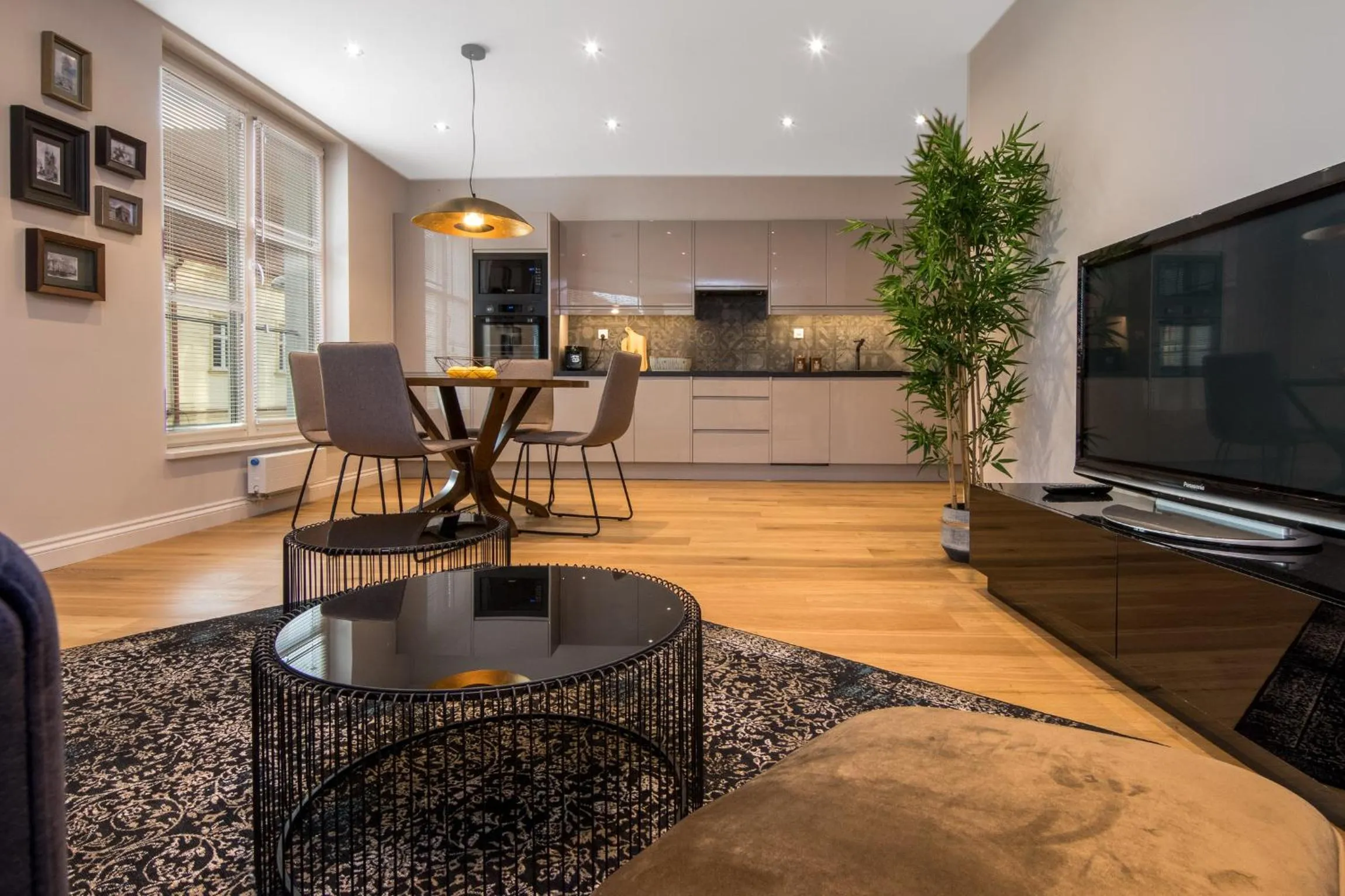 TV and multimedia in Old Town Premium Queen`s Apartments