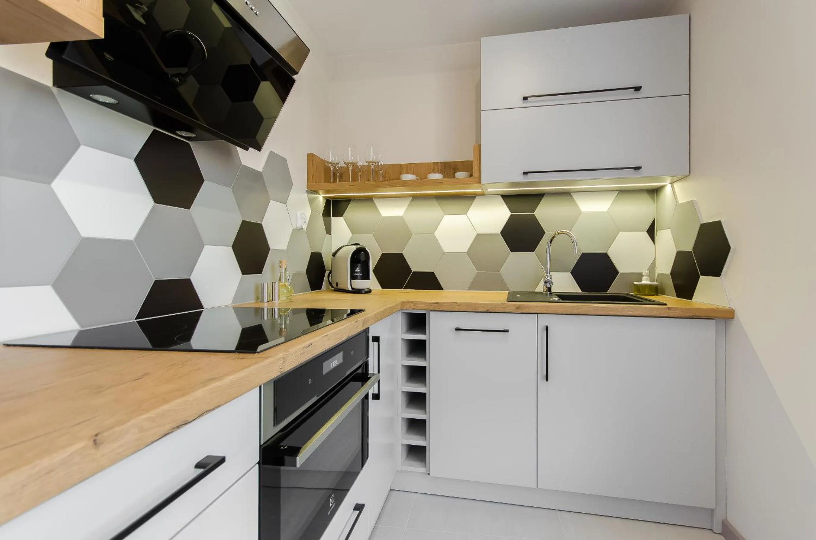 Kitchen or kitchenette in Old Town Premium Queen`s Apartments