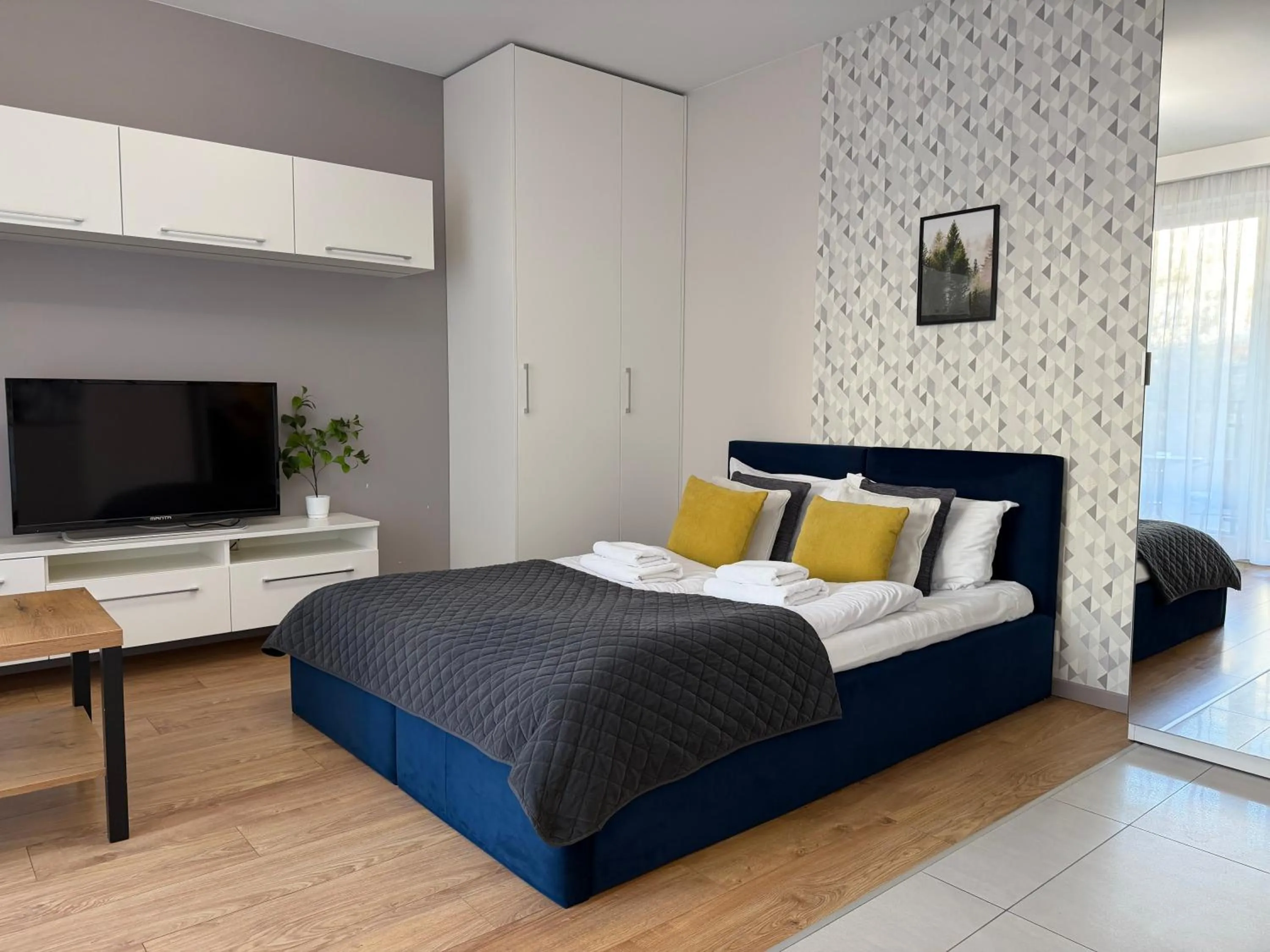 Bed in Old Town Premium Queen`s Apartments