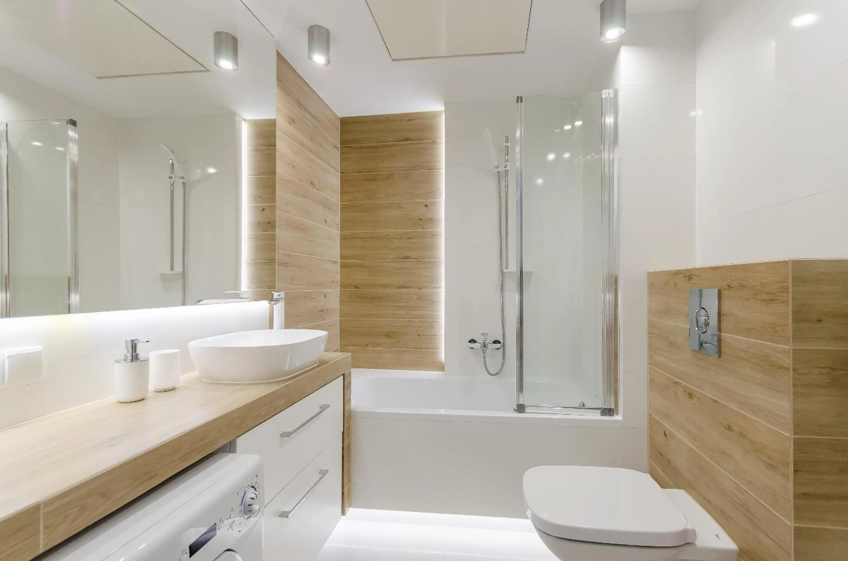 Shower in Old Town Premium Queen`s Apartments