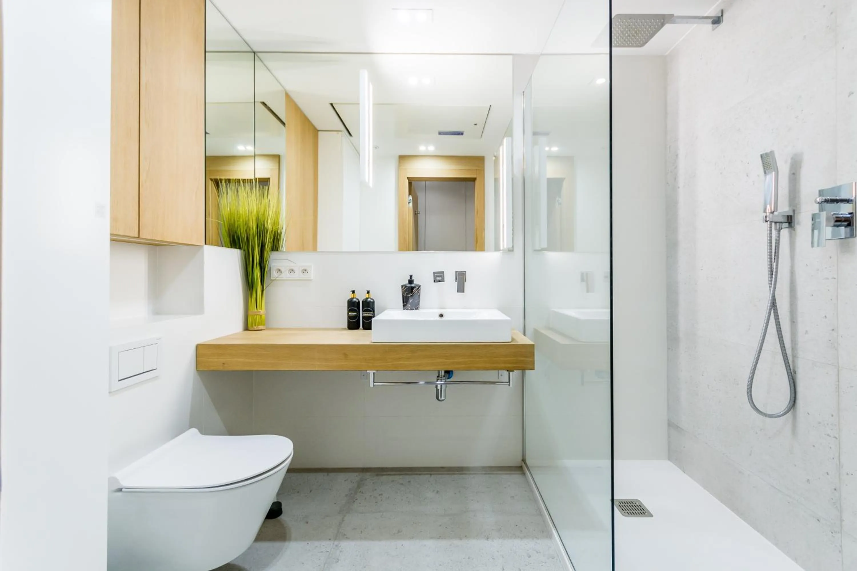 Shower in Old Town Premium Queen`s Apartments