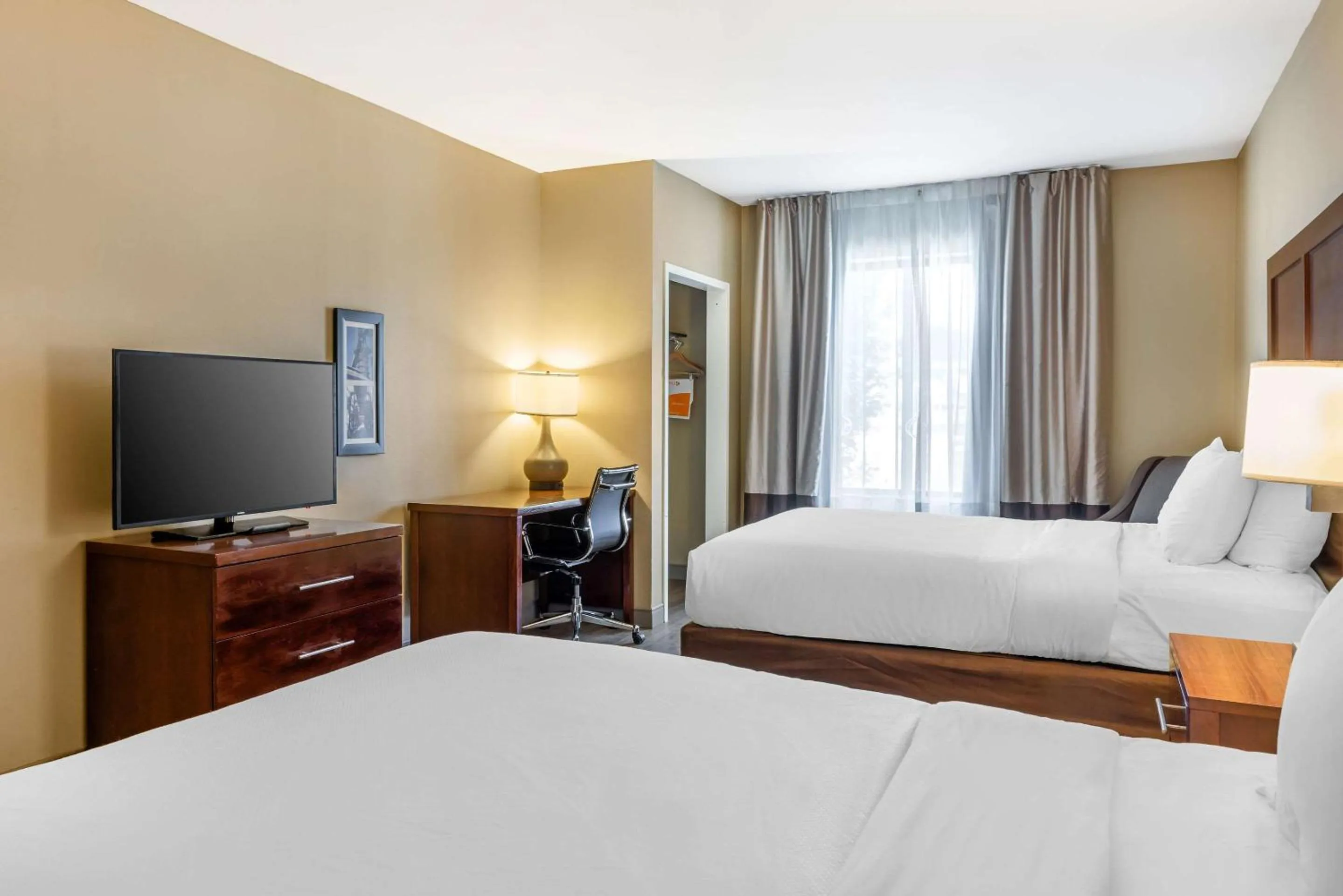 Bedroom, Bed in Comfort Inn & Suites At CrossPlex Village