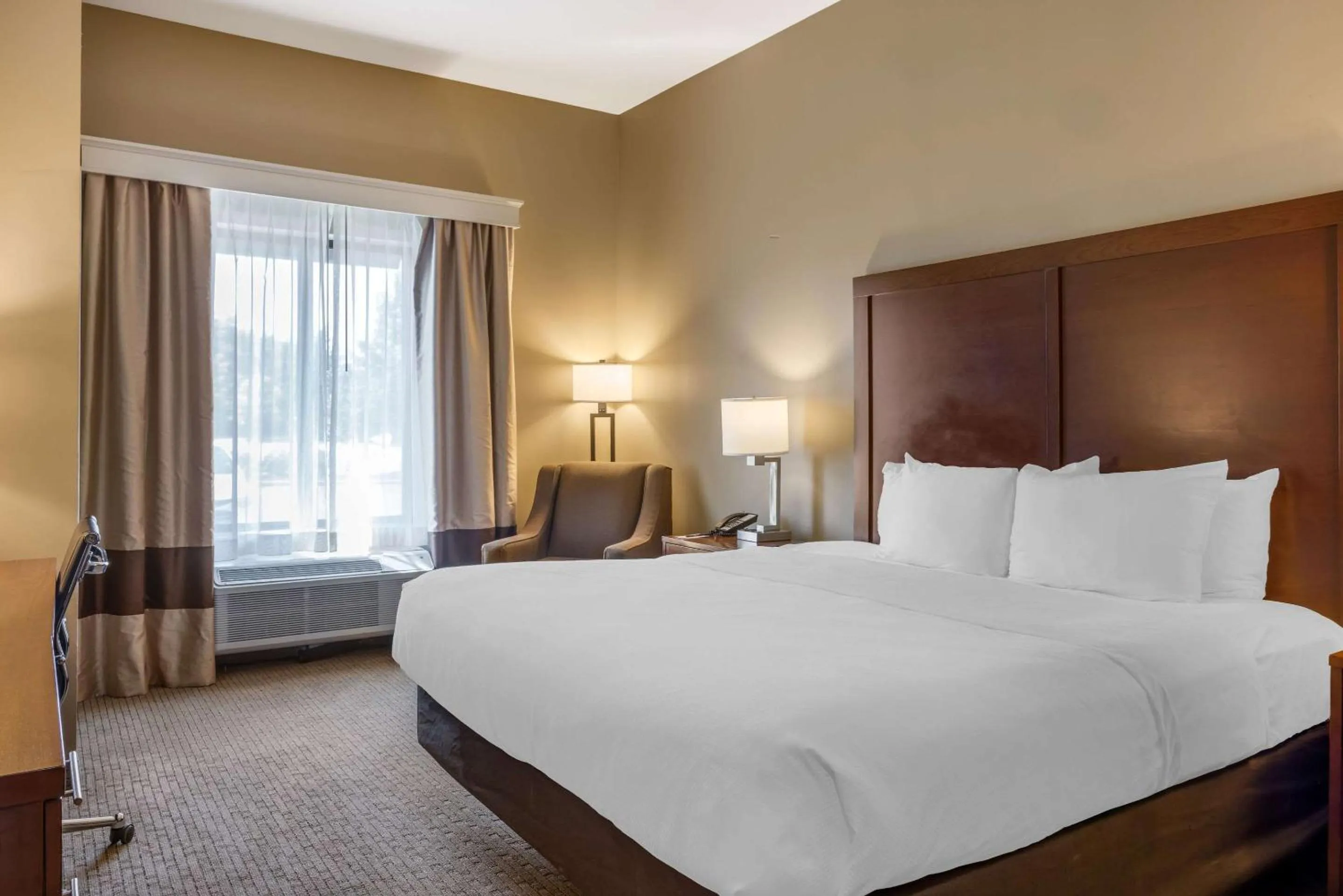 Bedroom, Bed in Comfort Inn & Suites At CrossPlex Village
