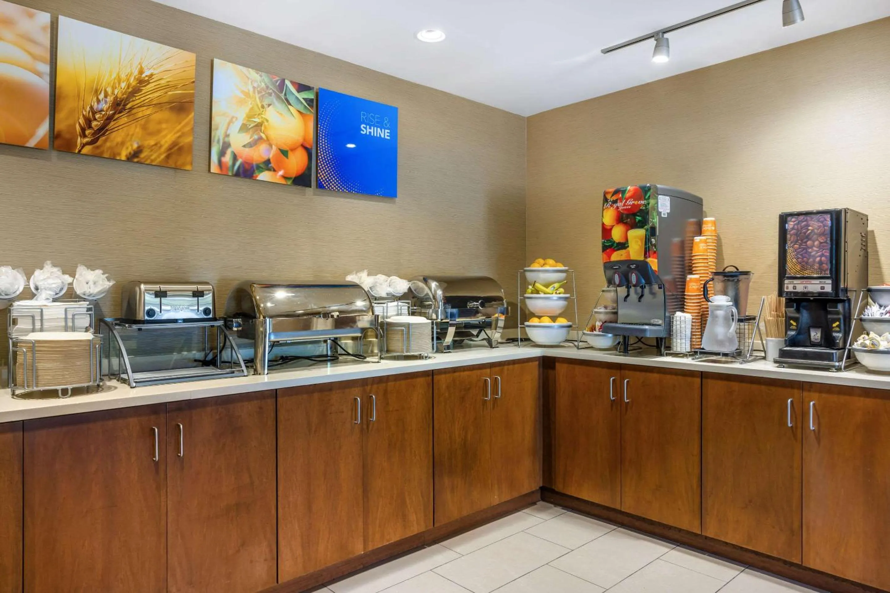 Breakfast in Comfort Inn & Suites At CrossPlex Village