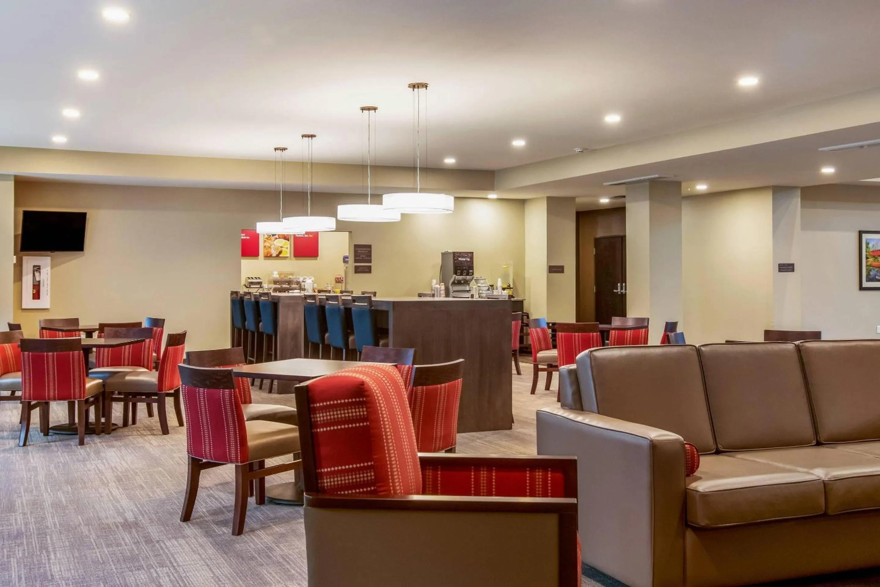 Breakfast in Comfort Suites Wooster near University Campus