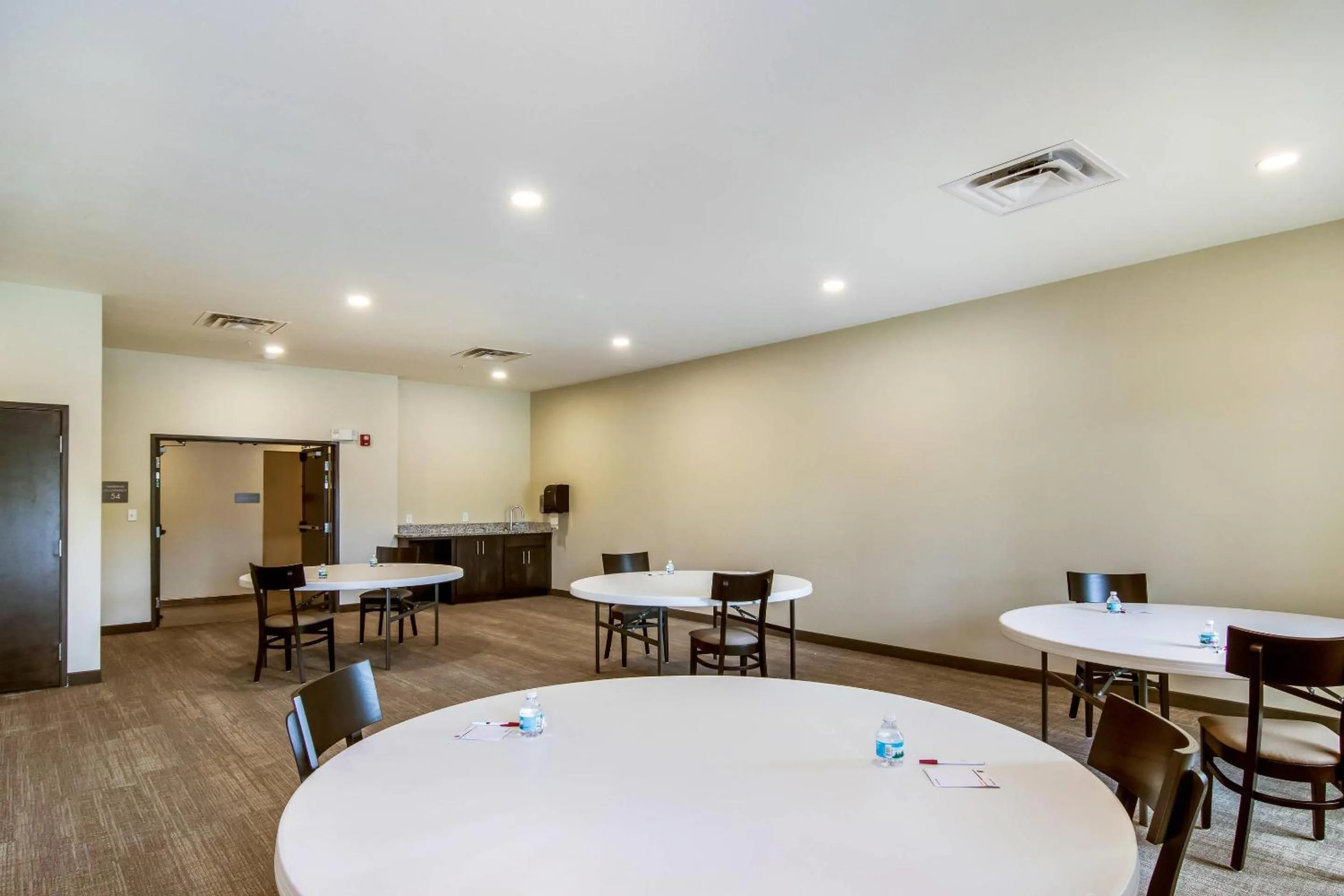 Meeting/conference room in Comfort Suites Wooster near University Campus
