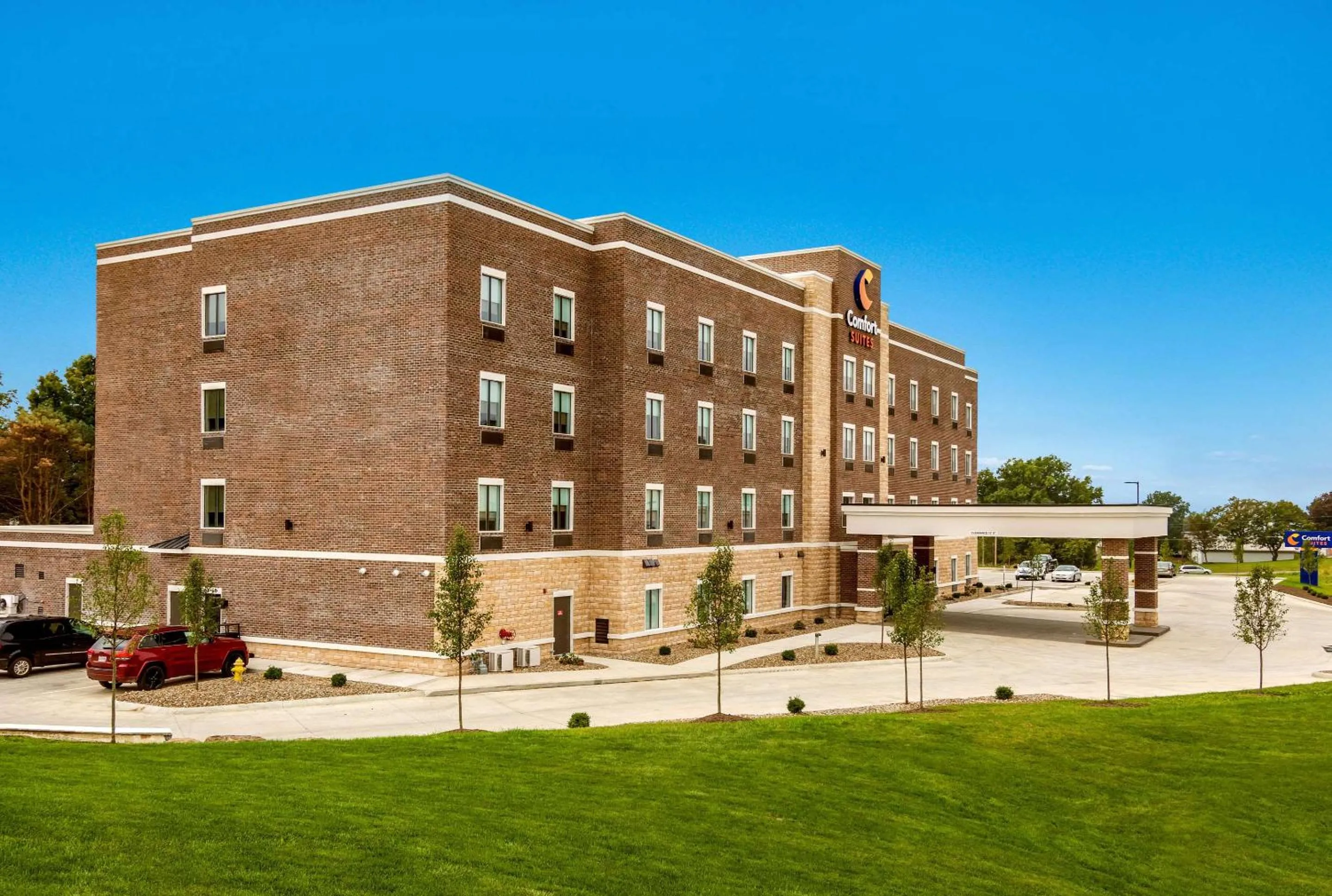 Property building in Comfort Suites Wooster near University Campus