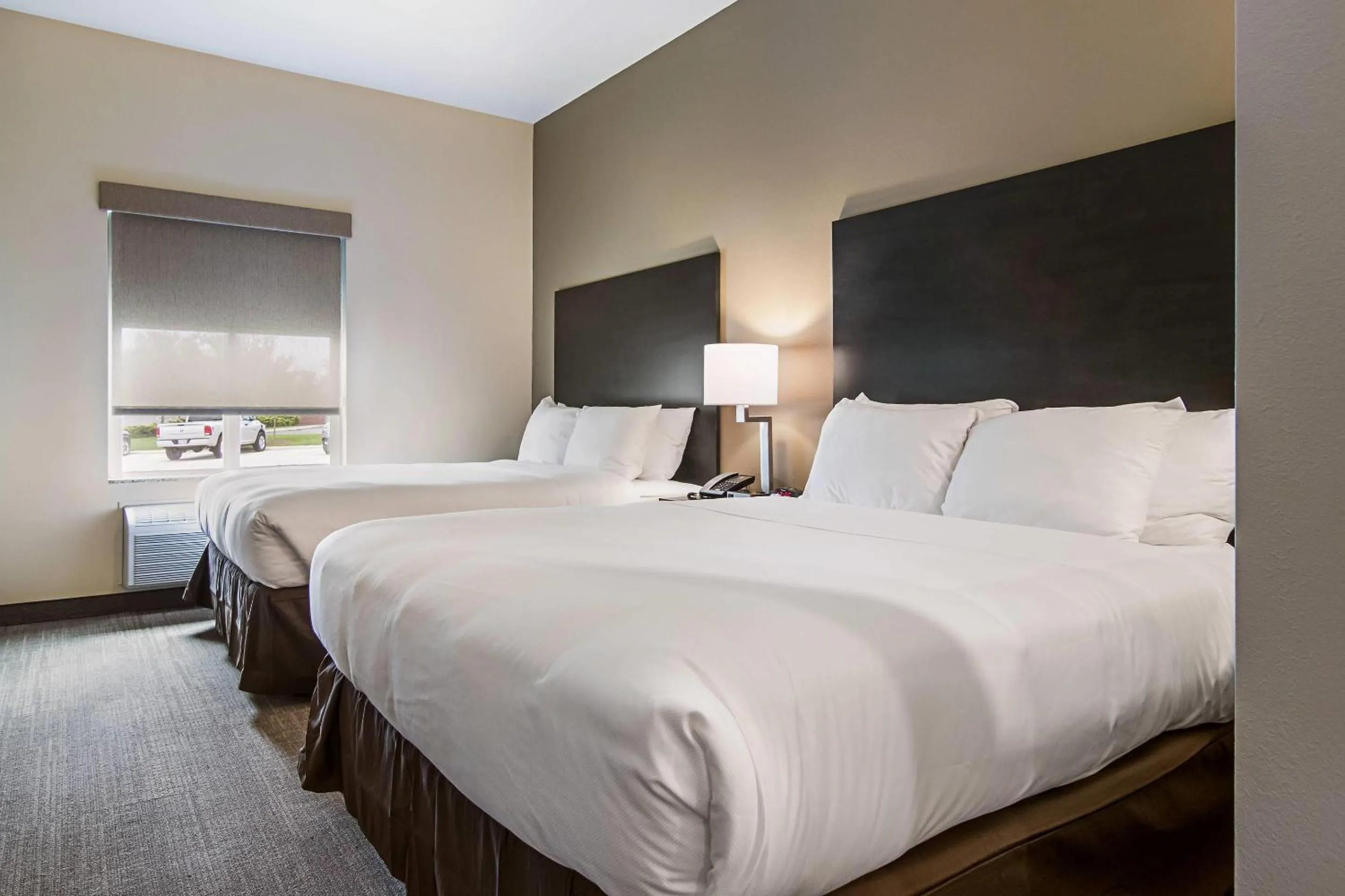 Bedroom, Bed in Comfort Suites Wooster near University Campus