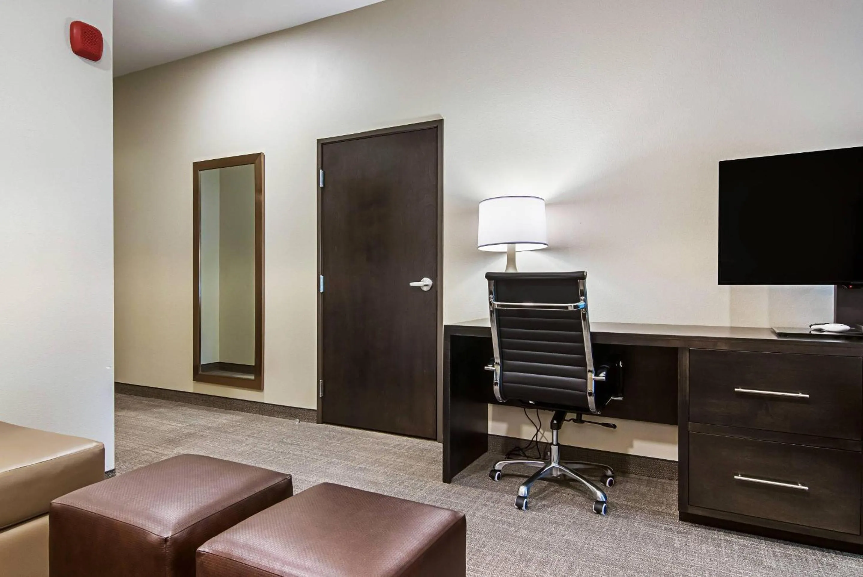 Bedroom in Comfort Suites Wooster near University Campus