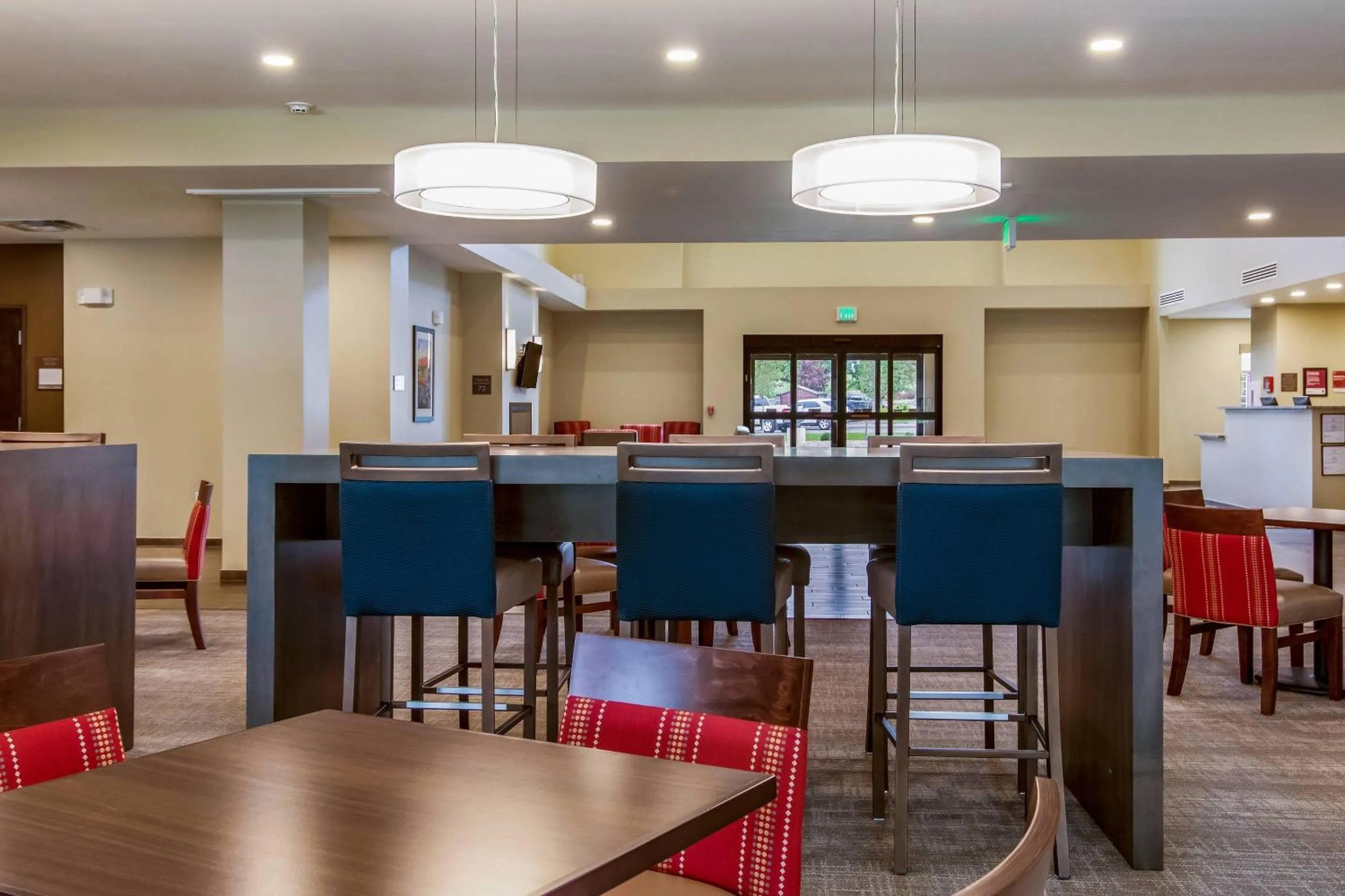 Breakfast in Comfort Suites Wooster near University Campus