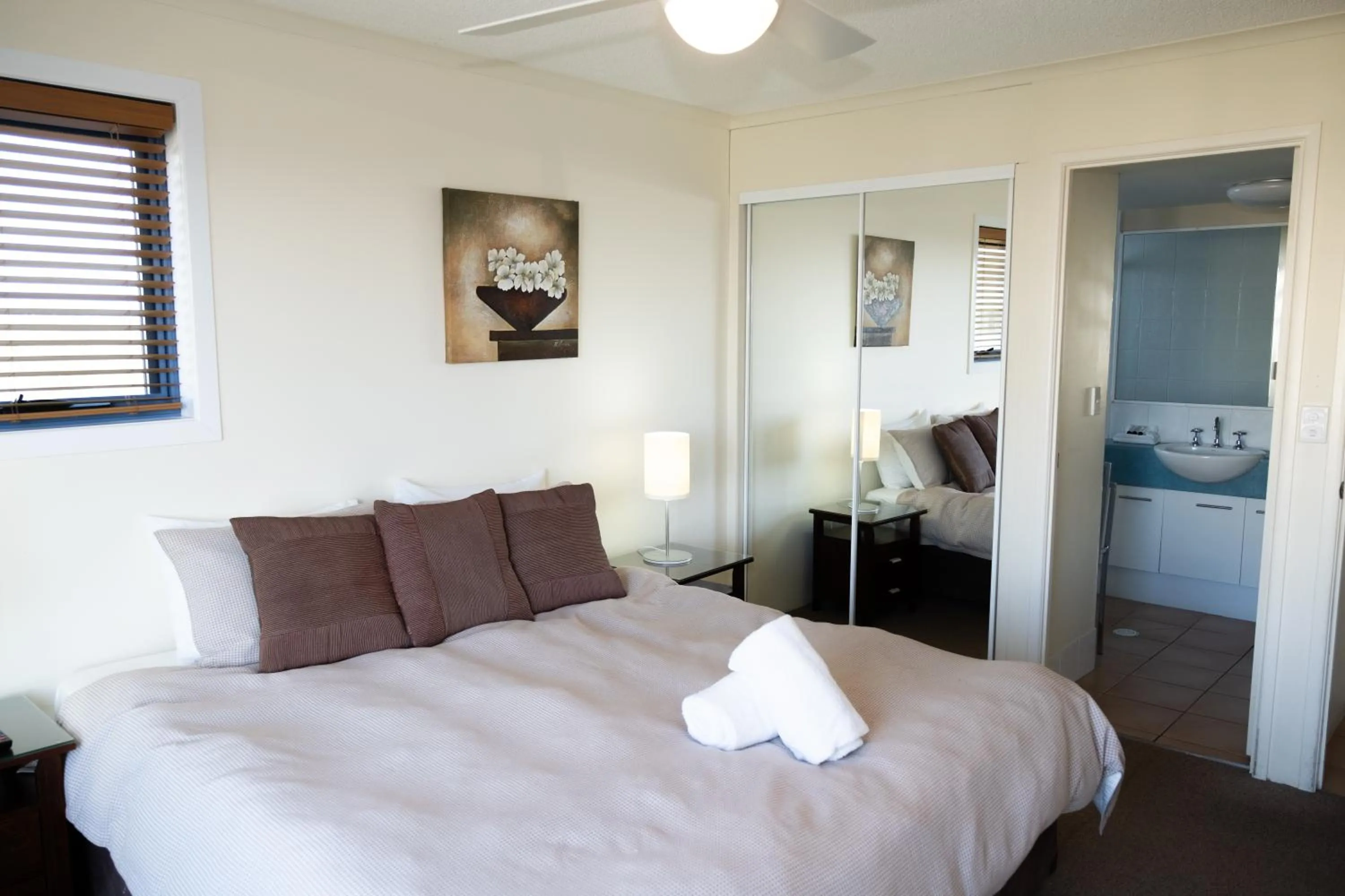 Toilet, Bed in Salerno On The Beach