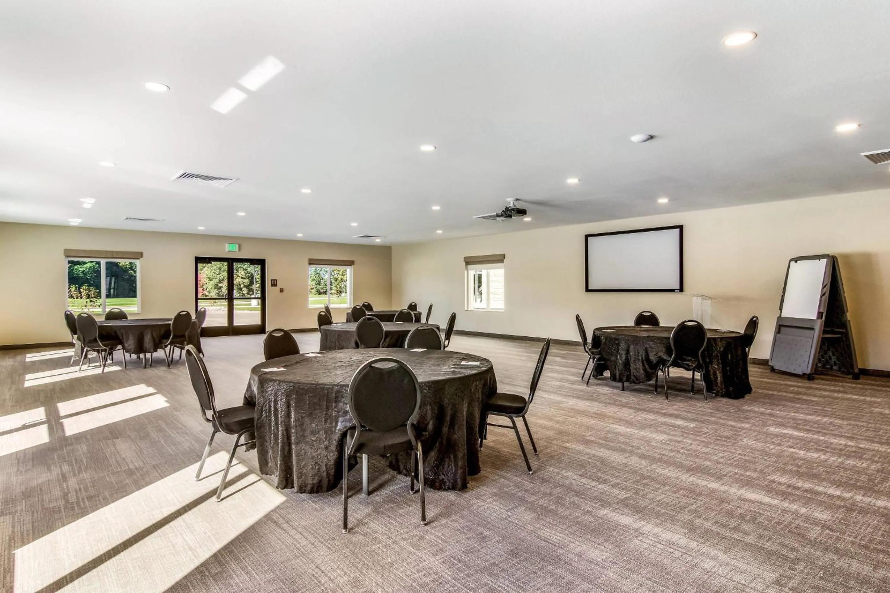 Meeting/conference room in Comfort Suites Brunswick - Cleveland Southwest