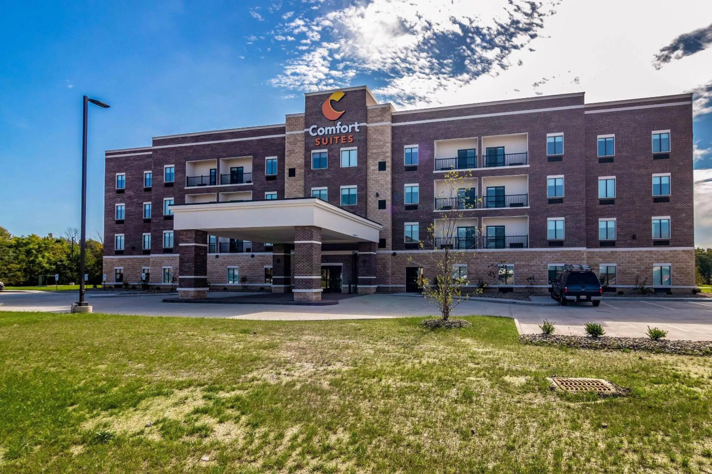 Property building in Comfort Suites Brunswick - Cleveland Southwest