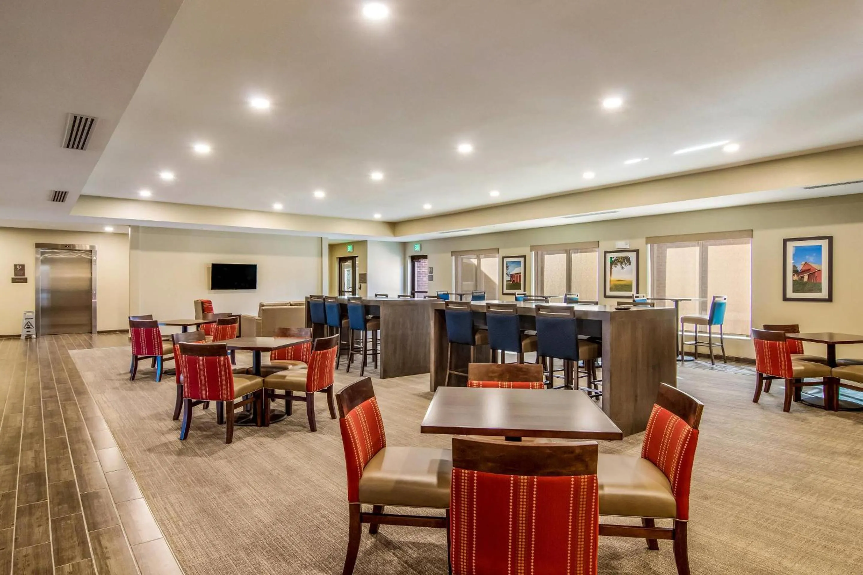 Breakfast in Comfort Suites Brunswick - Cleveland Southwest
