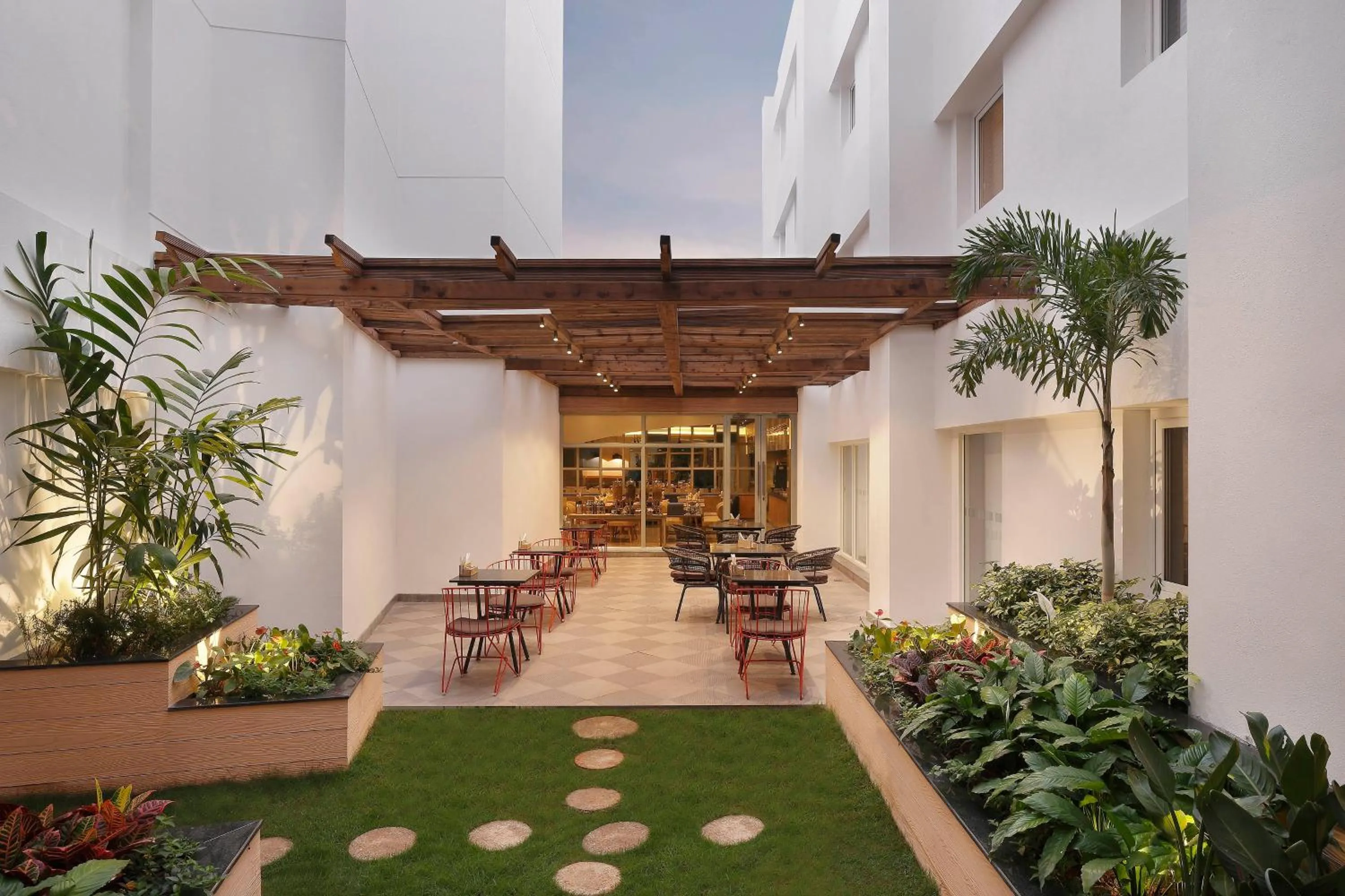 Restaurant/places to eat in Holiday Inn Express Bengaluru Yeshwantpur by IHG