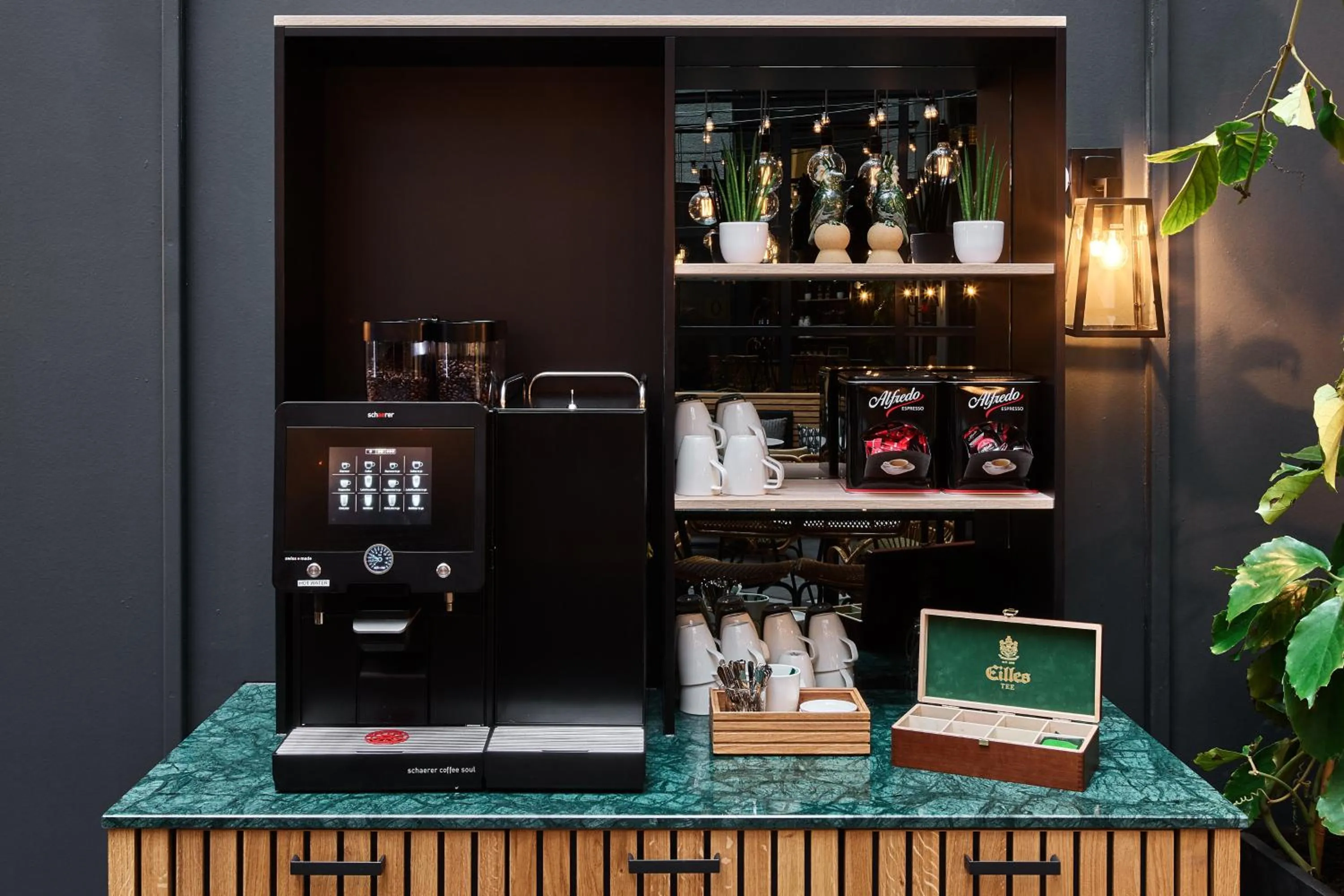 Lounge or bar in Staybridge Suites The Hague - Parliament by IHG