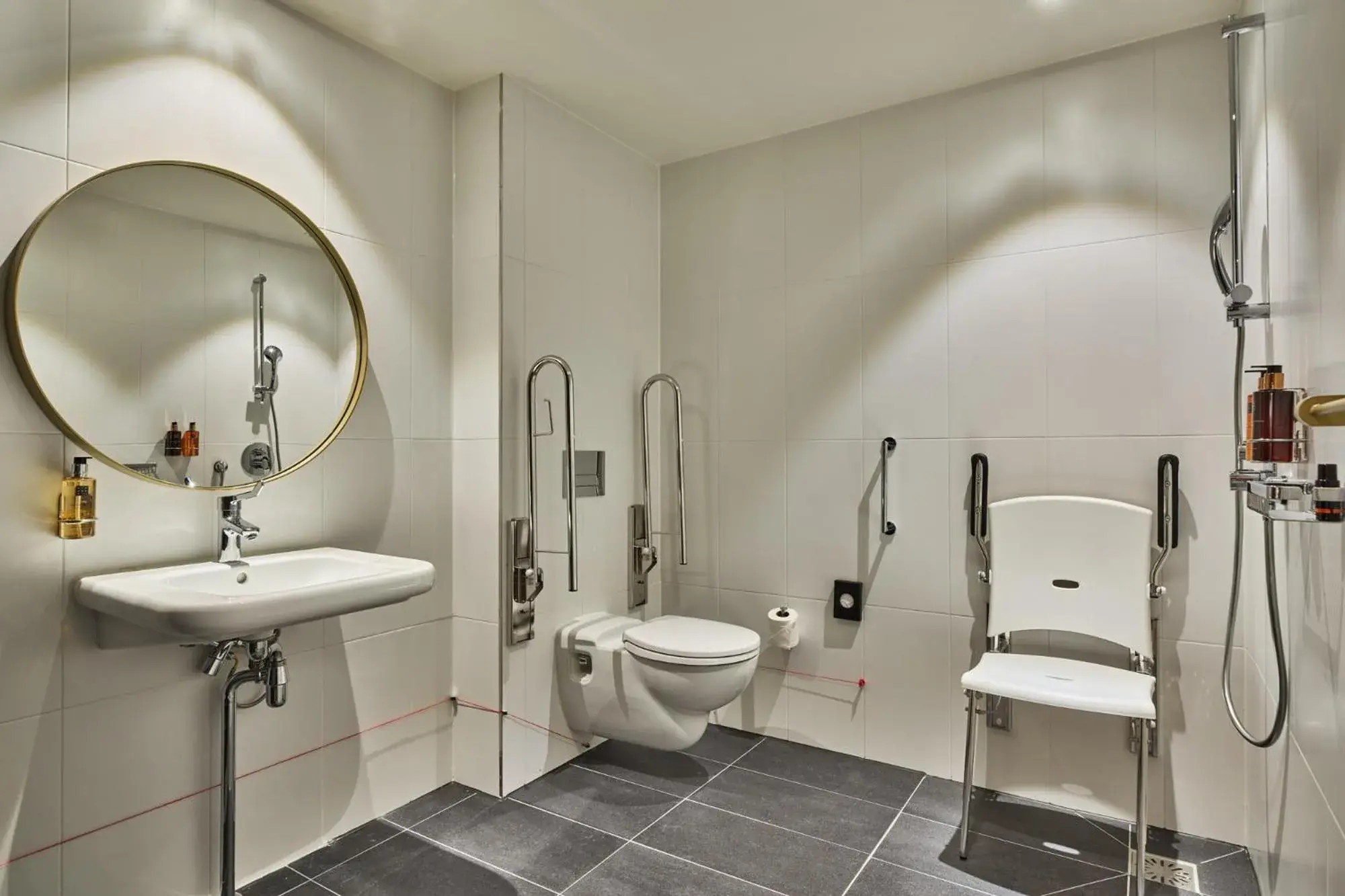 Studio Queen Suite - Disability Access in Staybridge Suites The Hague - Parliament by IHG Studio Queen Suite - Disability Access in Staybridge Suites The Hague - Parliament by IHG