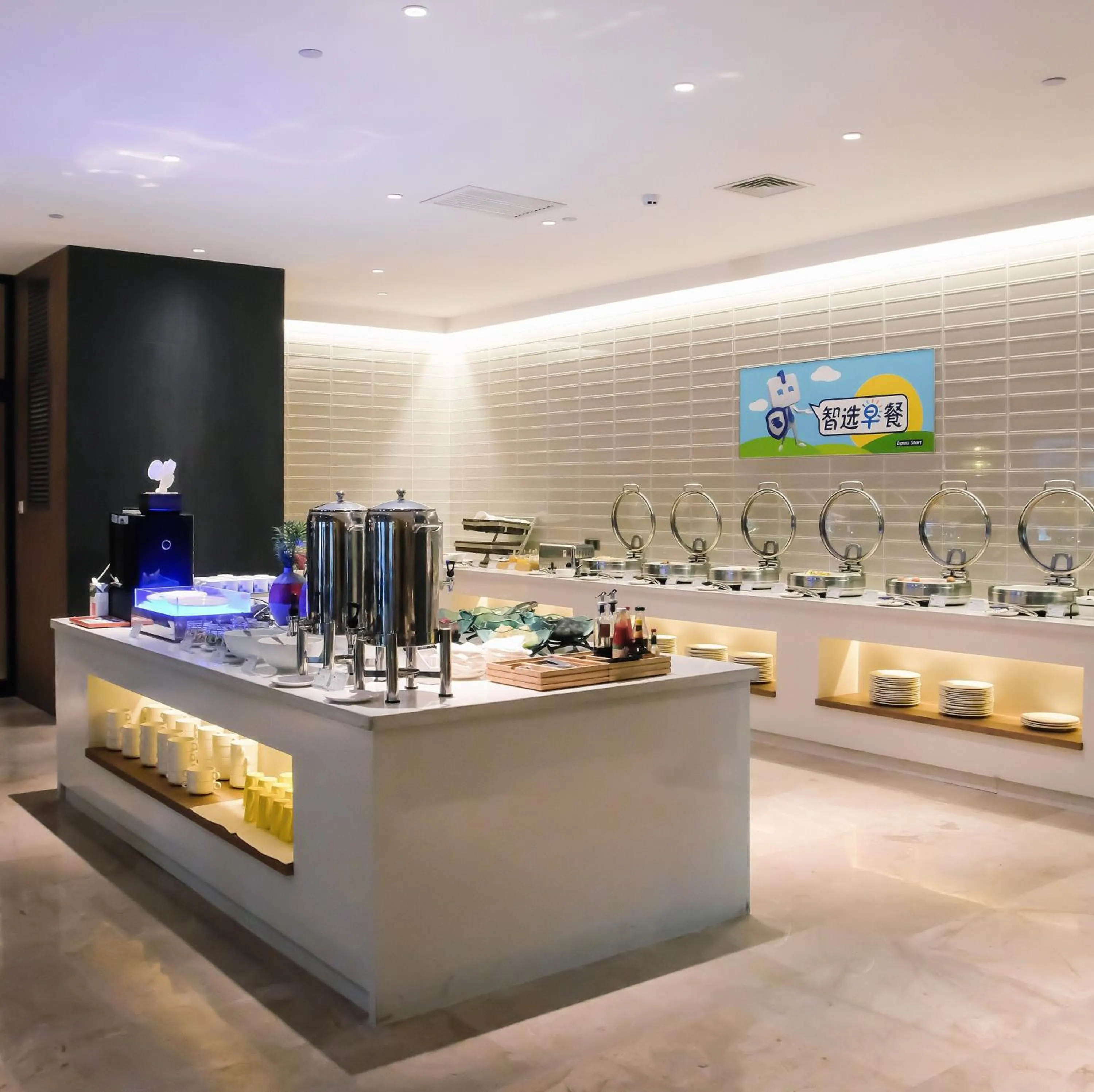 Restaurant/places to eat in Holiday Inn Express Harbin Qunli by IHG