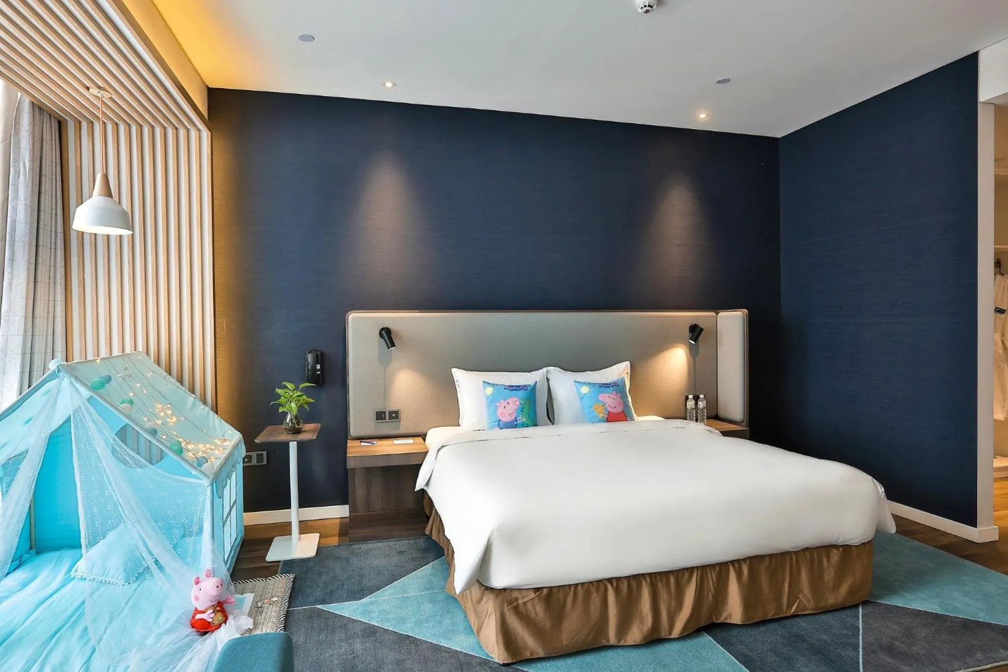 Photo of the whole room, Bed in Holiday Inn Express Harbin Qunli by IHG