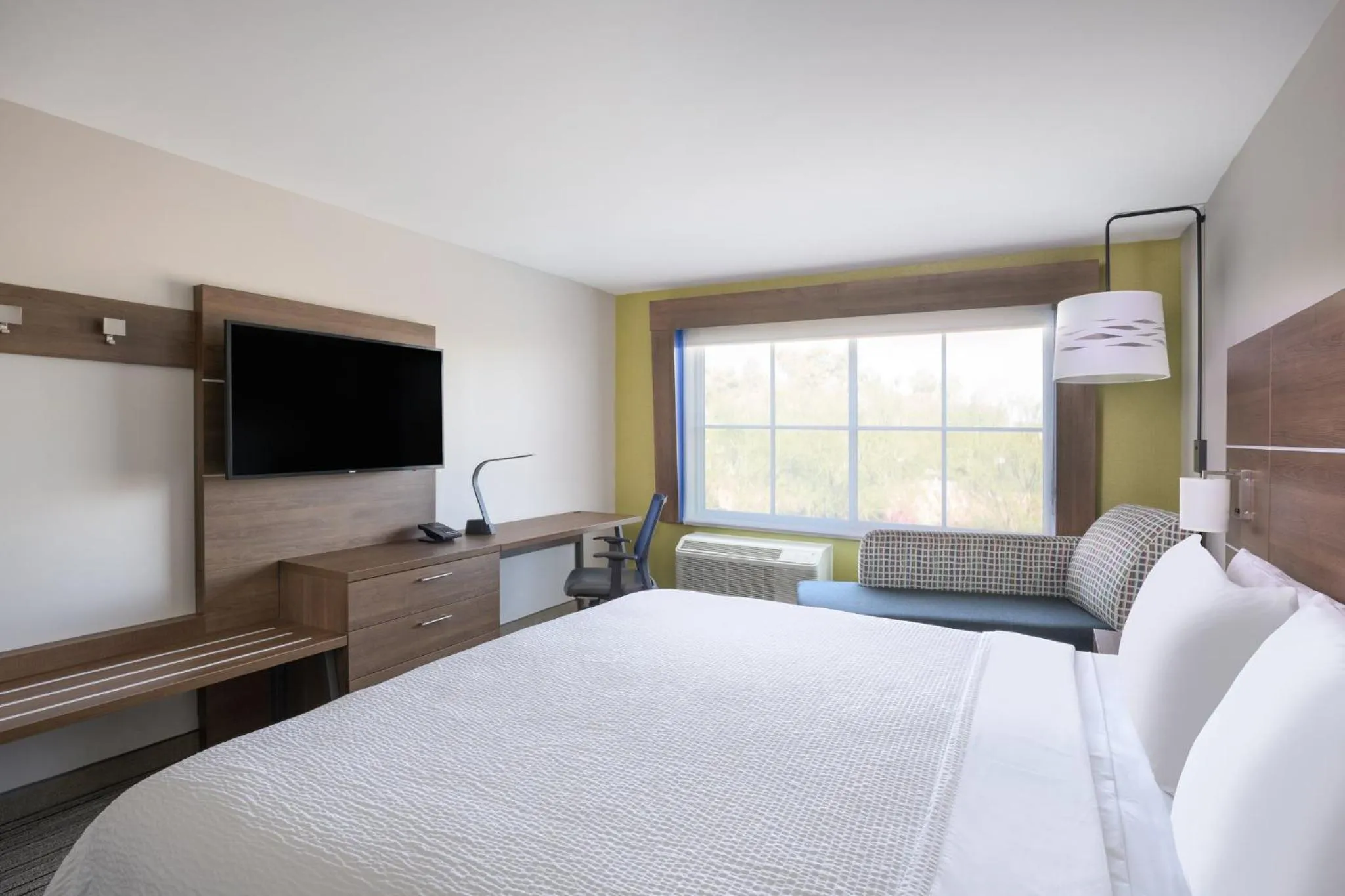 Photo of the whole room, Bed in Holiday Inn Express & Suites - Gilbert - East Mesa by IHG