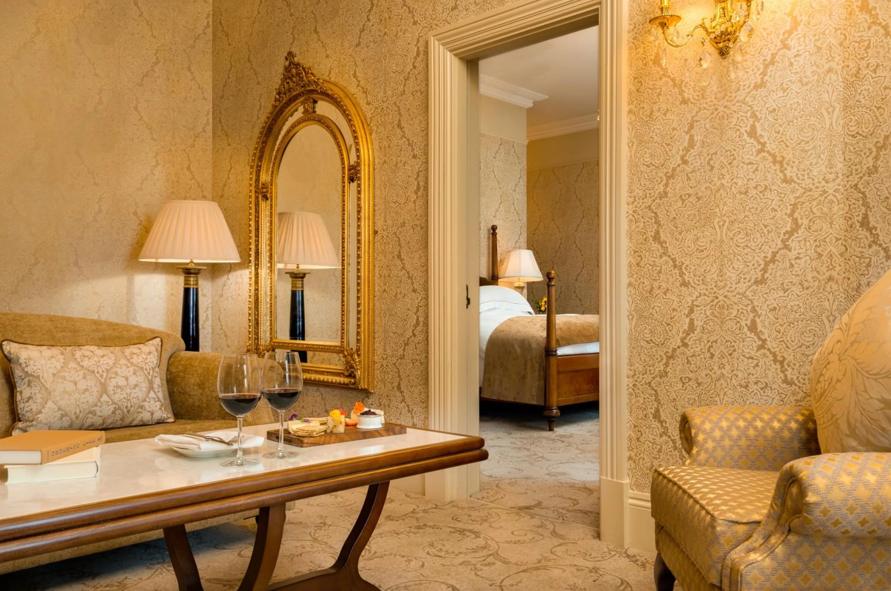 Living room, Bed in Glenlo Abbey Hotel