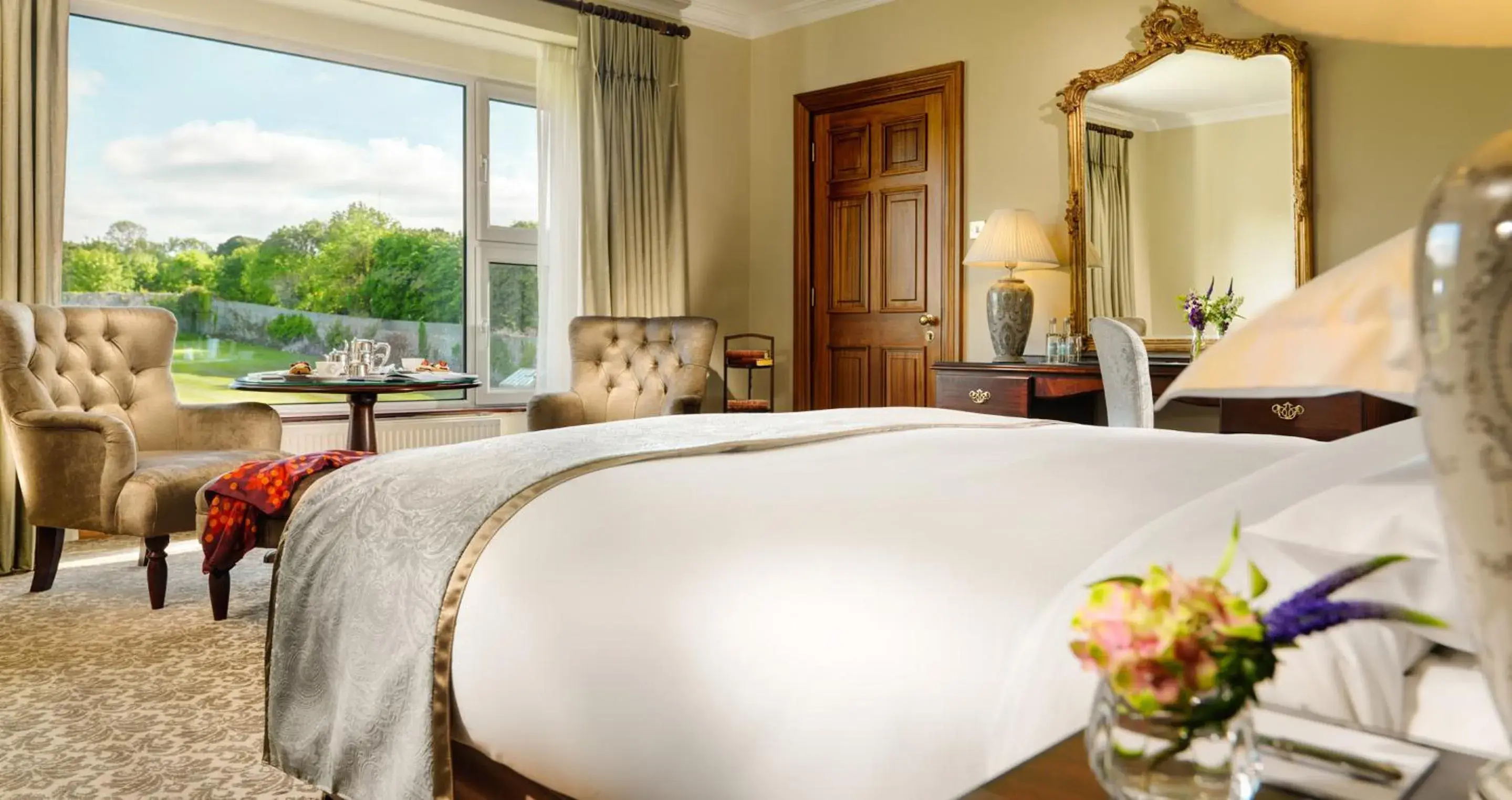 Classic King Room in Glenlo Abbey Hotel Classic King Room in Glenlo Abbey Hotel