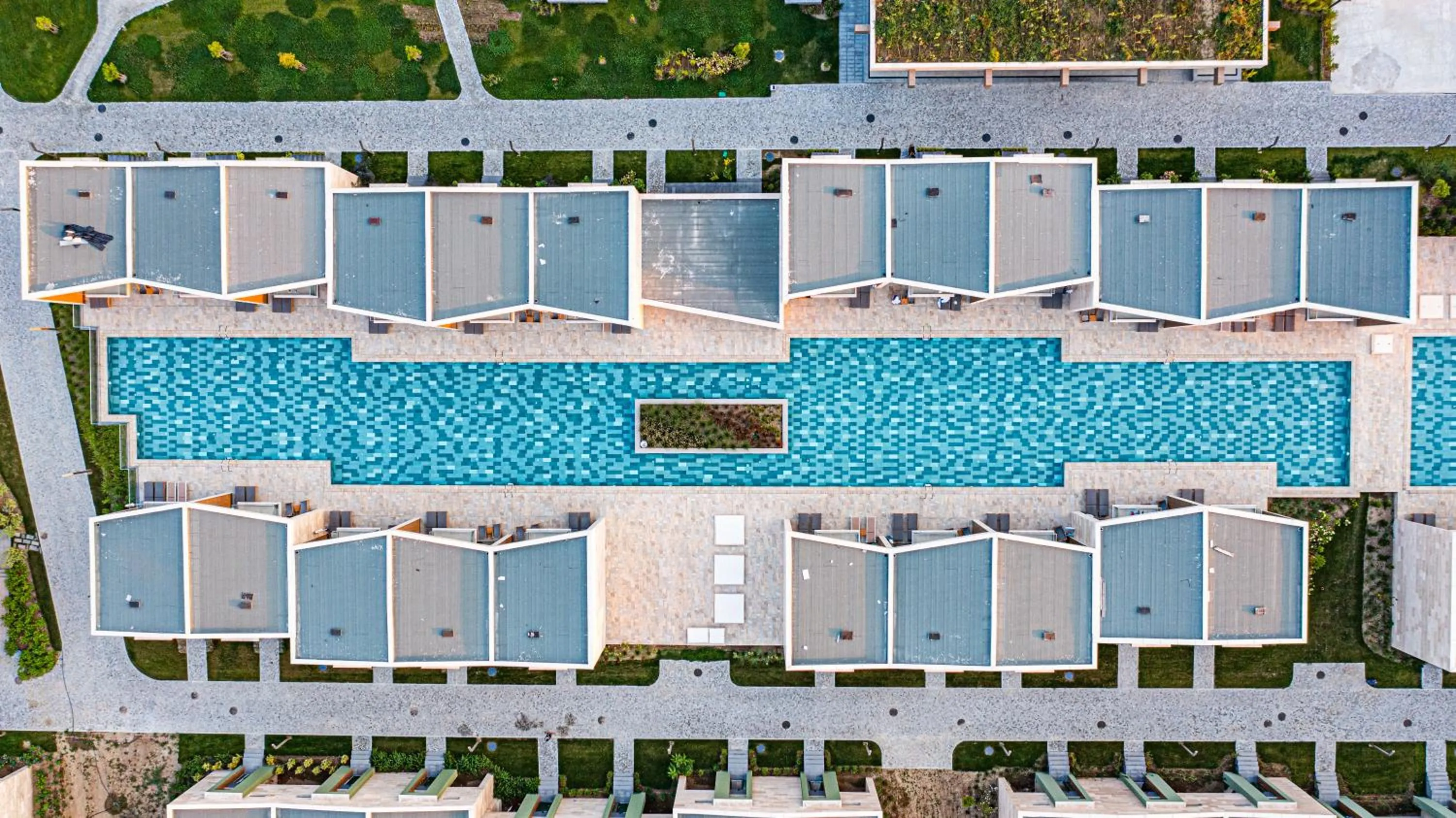 Swimming pool in HVD Reina del Mar - Premium Spa Service & Free Parking