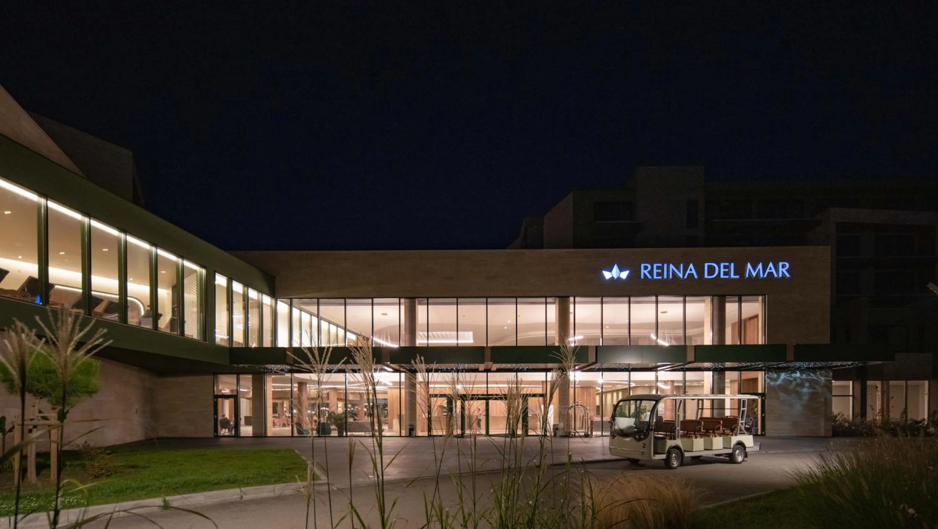 Facade/entrance in HVD Reina del Mar - Premium Spa Service & Free Parking