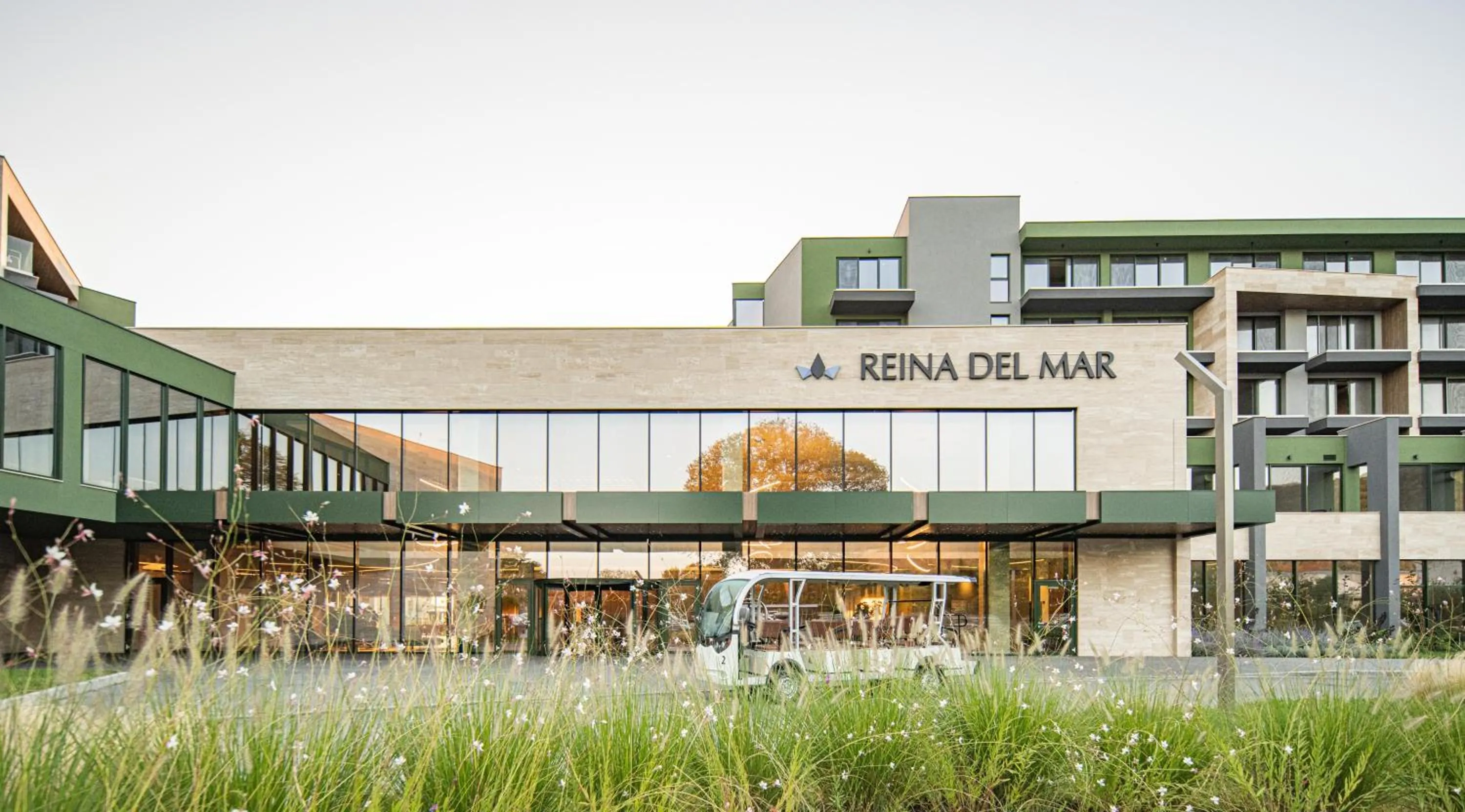 Facade/entrance in HVD Reina del Mar - Premium Spa Service & Free Parking