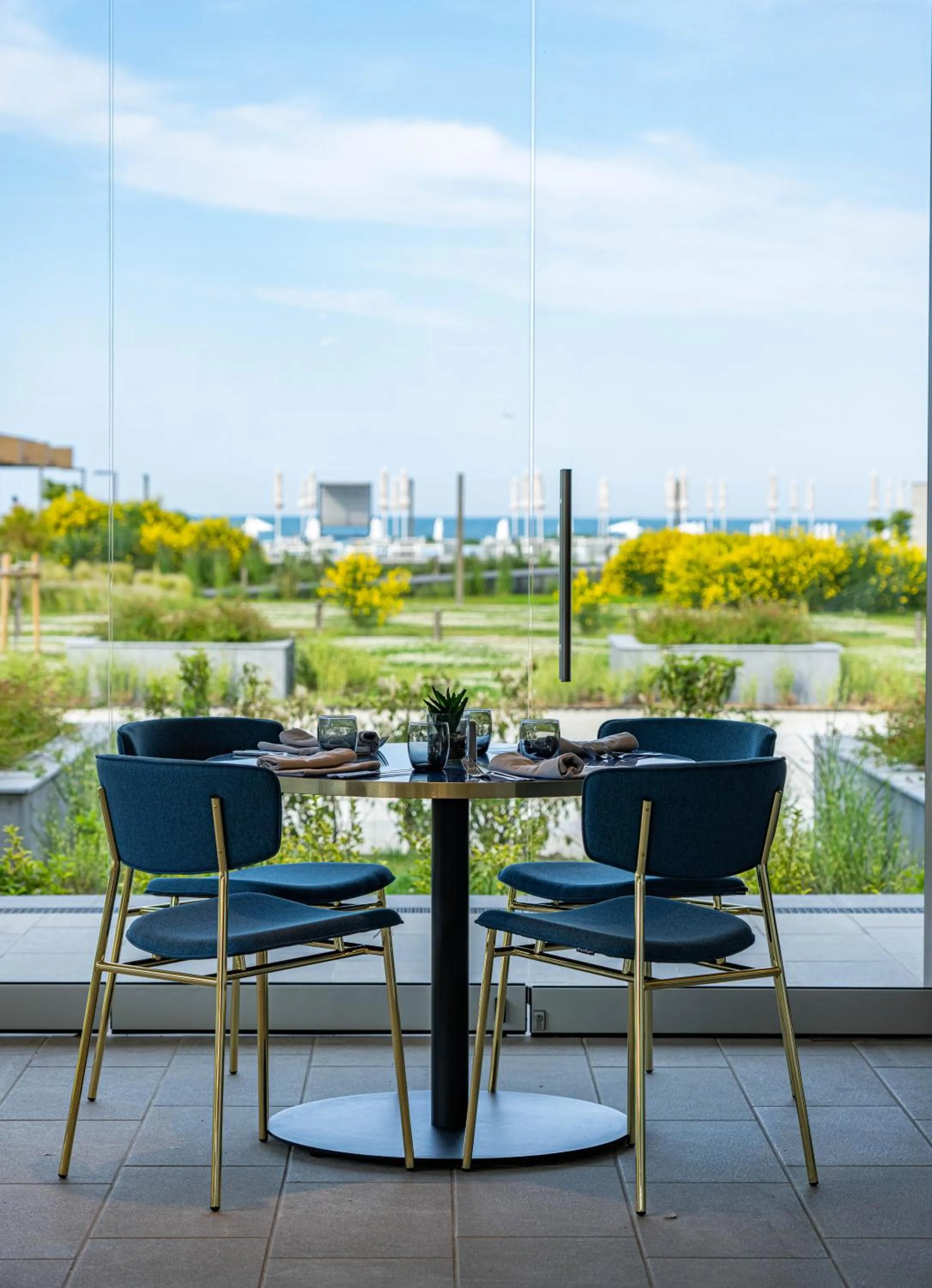 Restaurant/places to eat in HVD Reina del Mar - Premium Spa Service & Free Parking