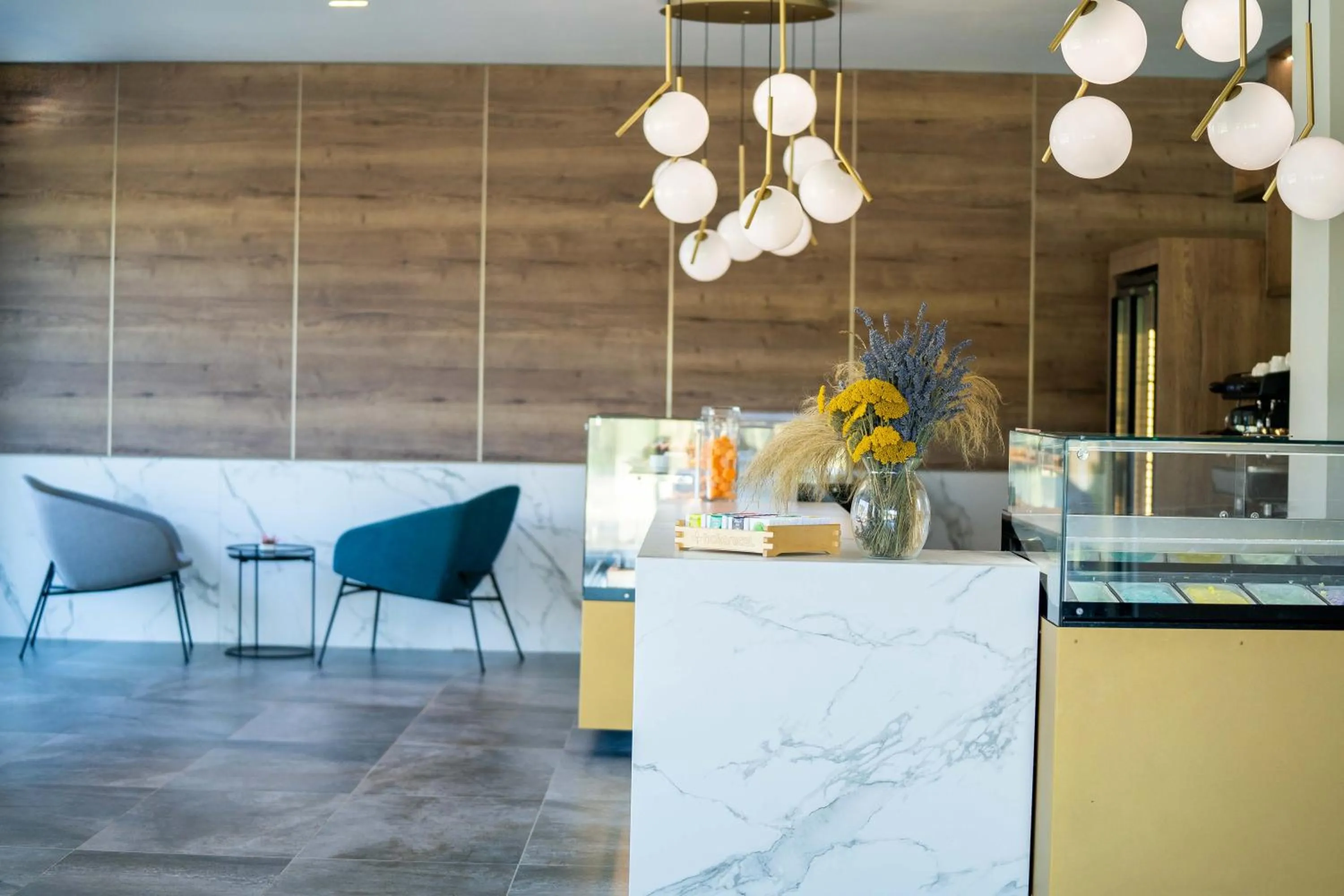 Food and drinks in HVD Reina del Mar - Premium Spa Service & Free Parking