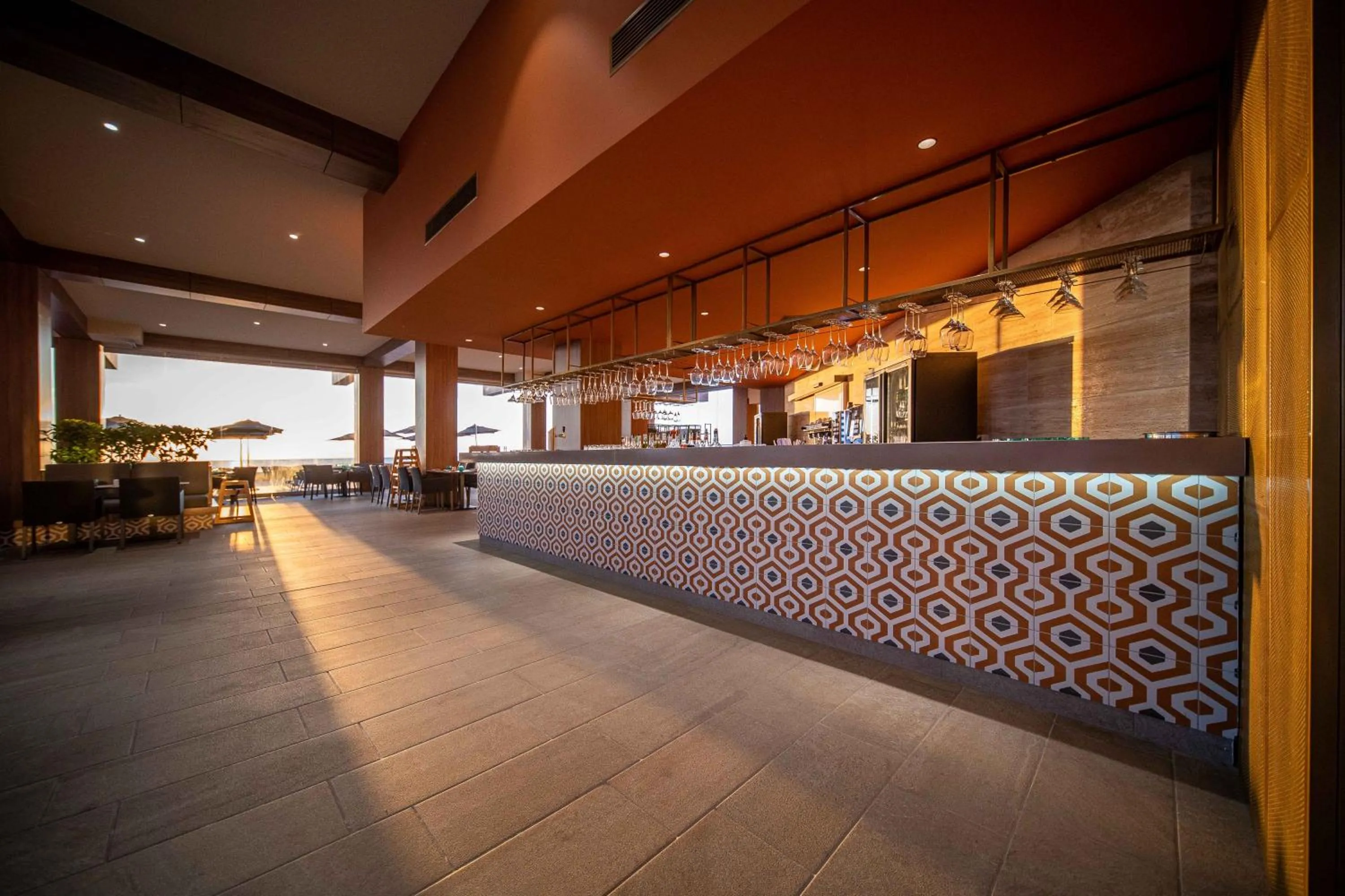 Restaurant/places to eat in HVD Reina del Mar - Premium Spa Service & Free Parking