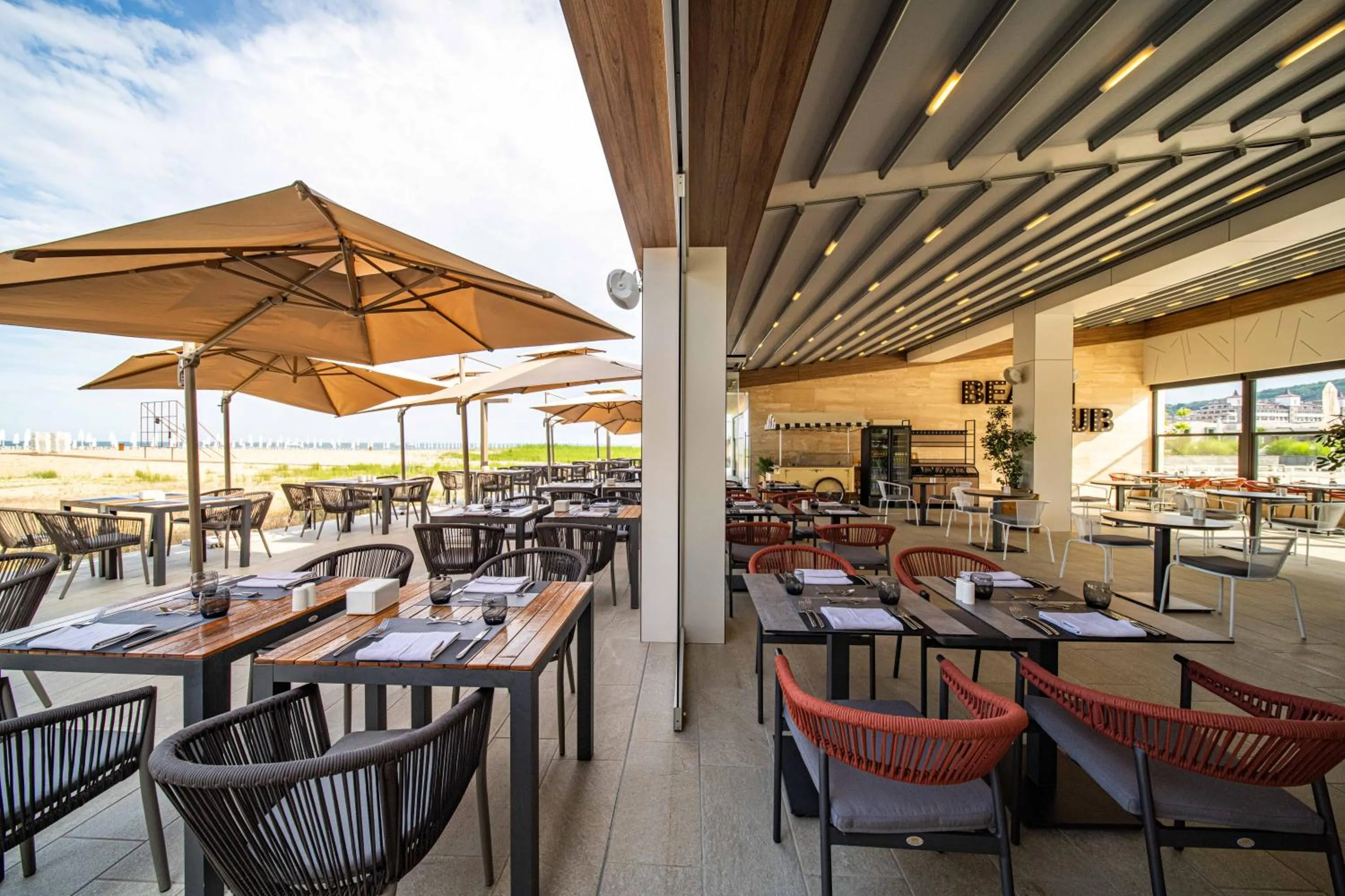 Restaurant/places to eat in HVD Reina del Mar - Premium Spa Service & Free Parking