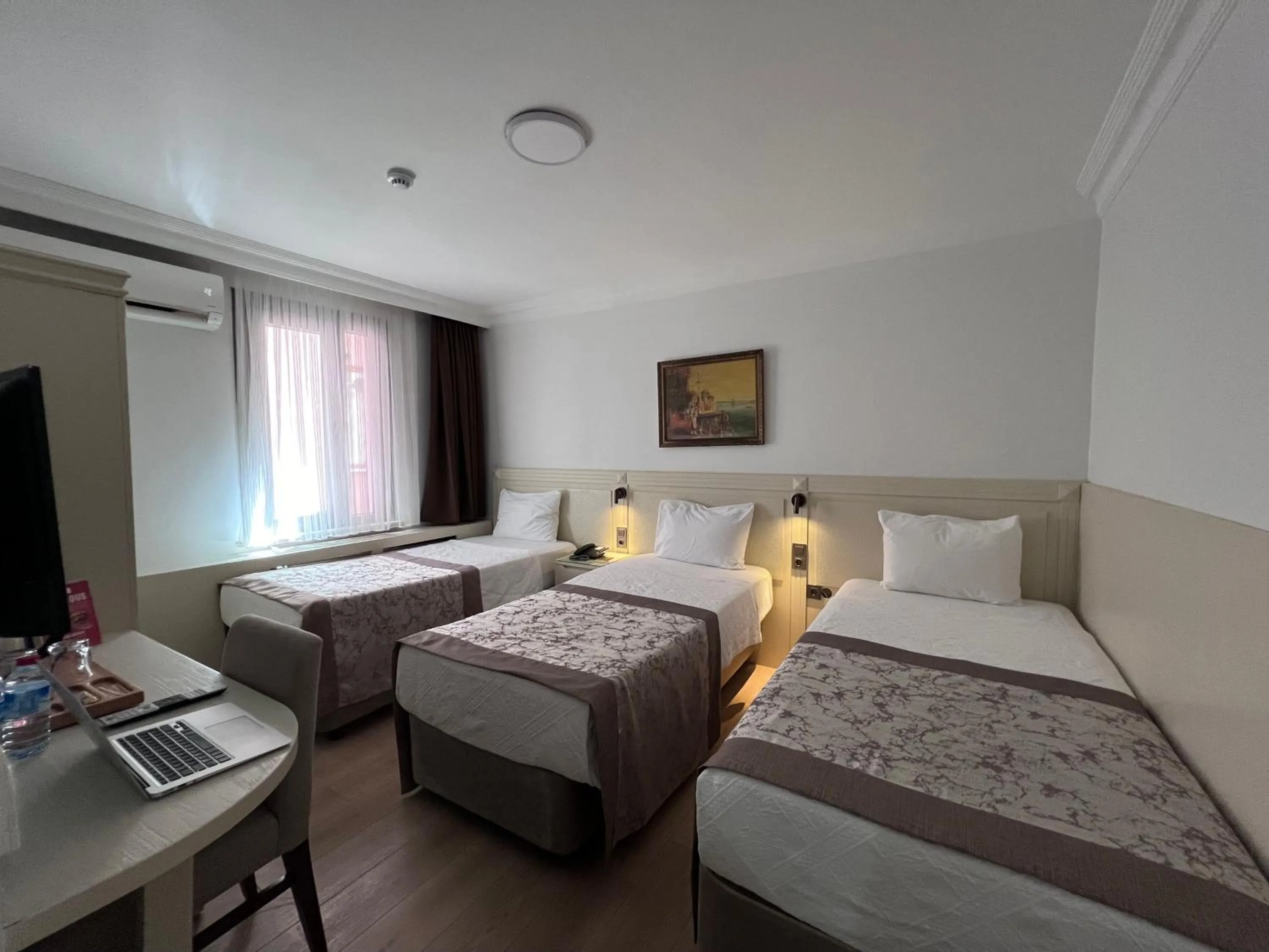 TV and multimedia, Bed in Gul Hotel