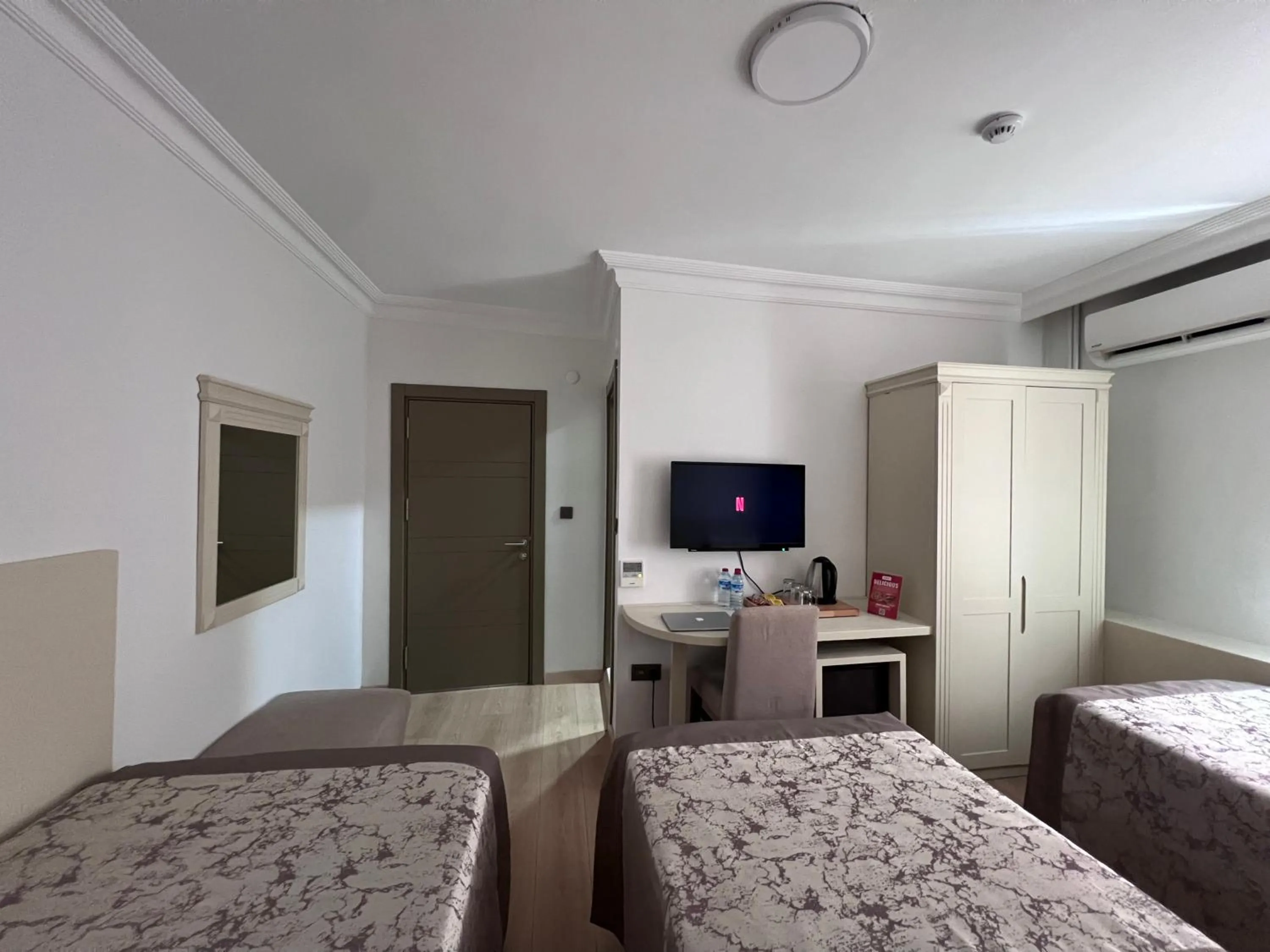 TV and multimedia, Bed in Gul Hotel