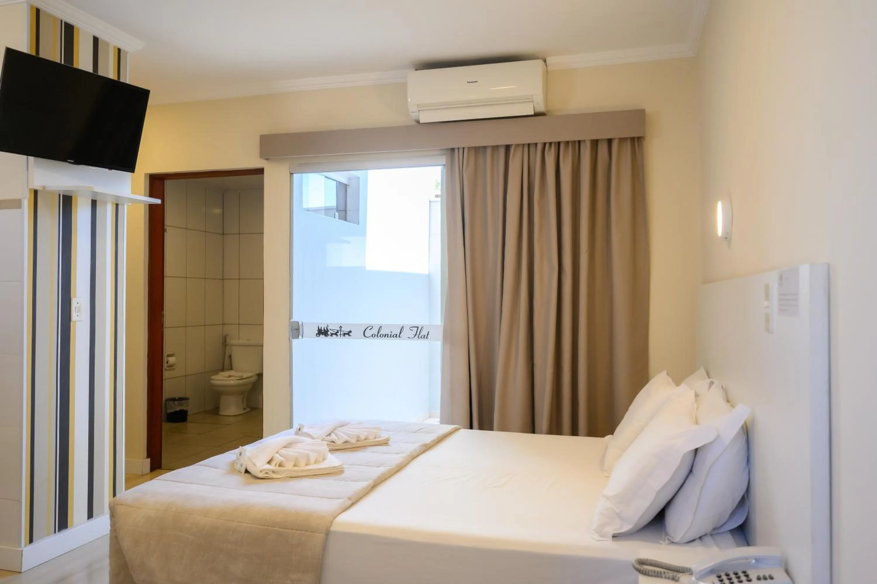 Bed in Colonial Flat Hotel