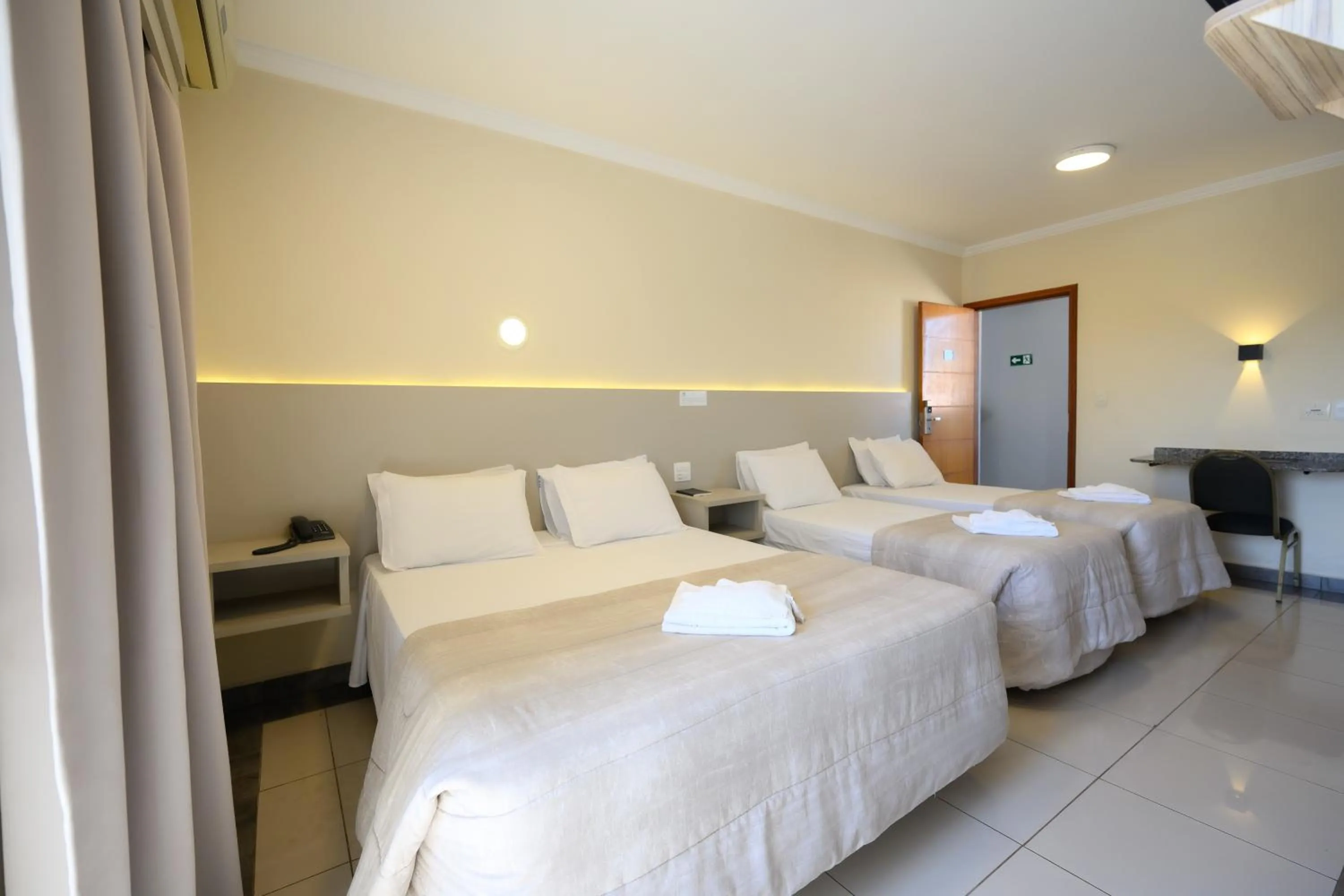 Bed in Colonial Flat Hotel