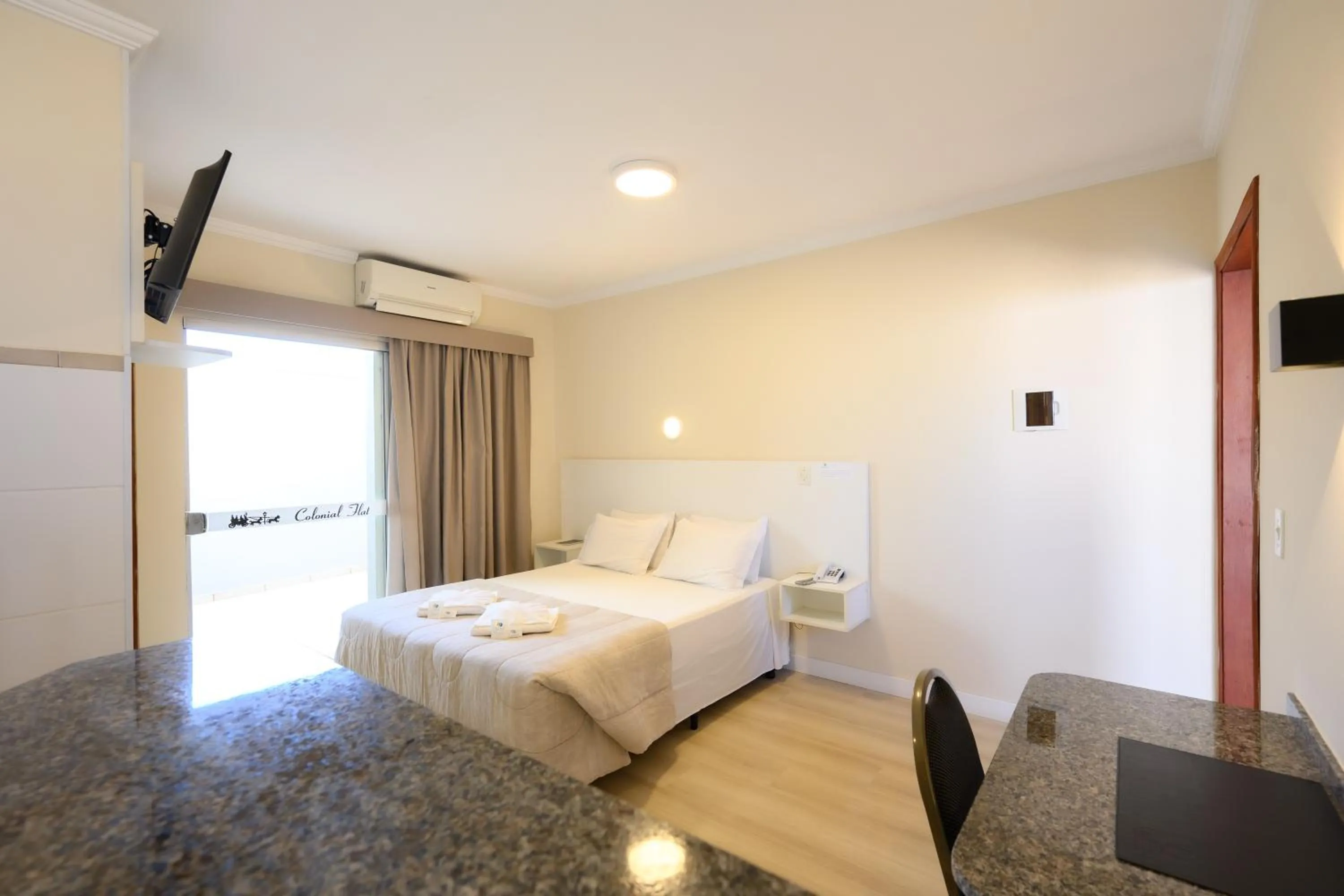 Bed in Colonial Flat Hotel