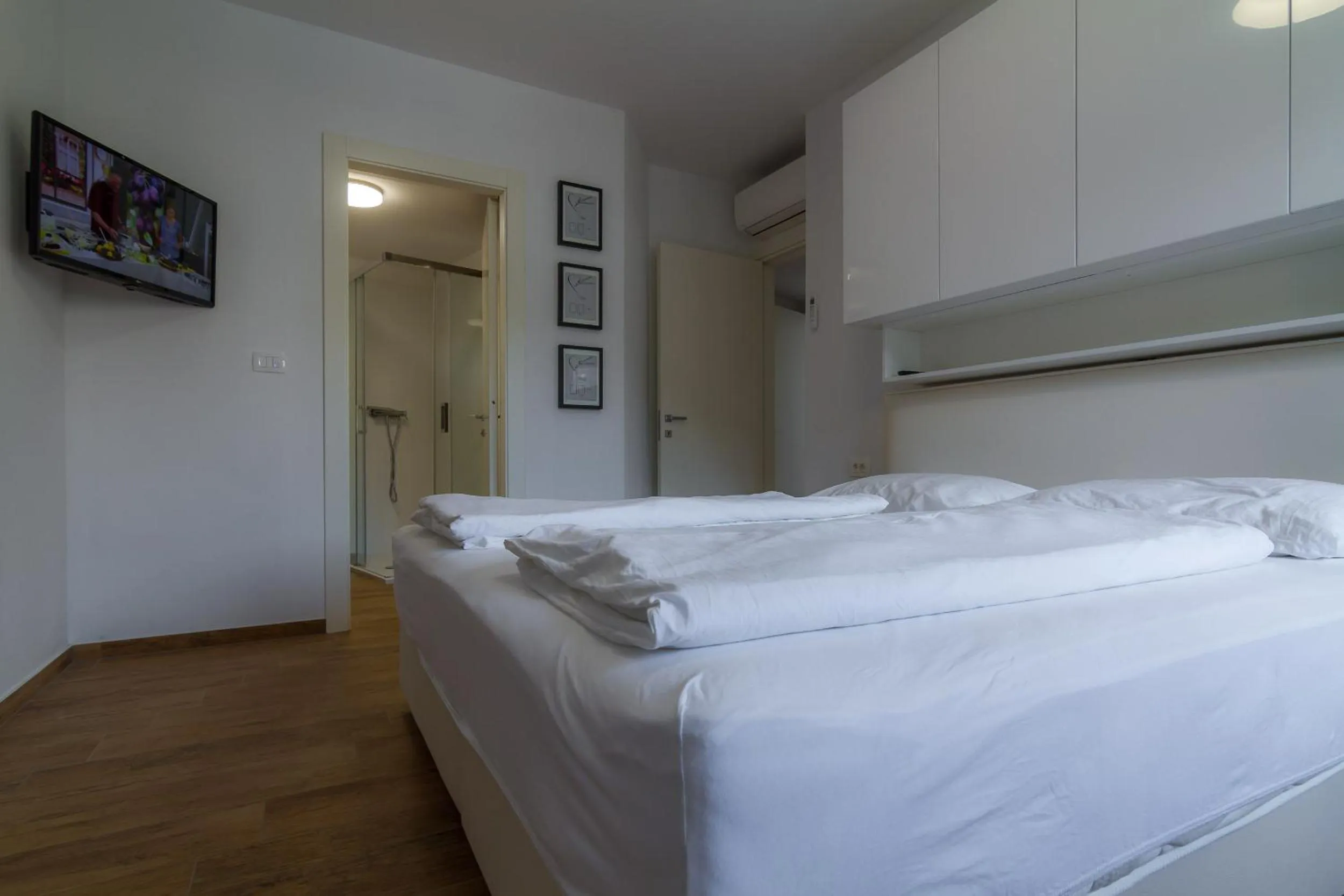 Bedroom, Bed in Villa Royal