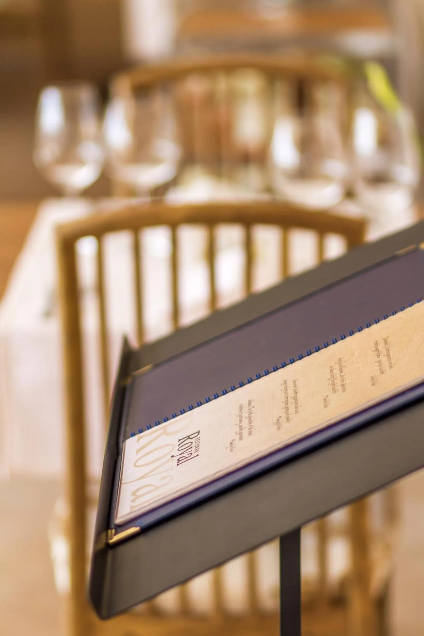 Restaurant/places to eat in Villa Royal