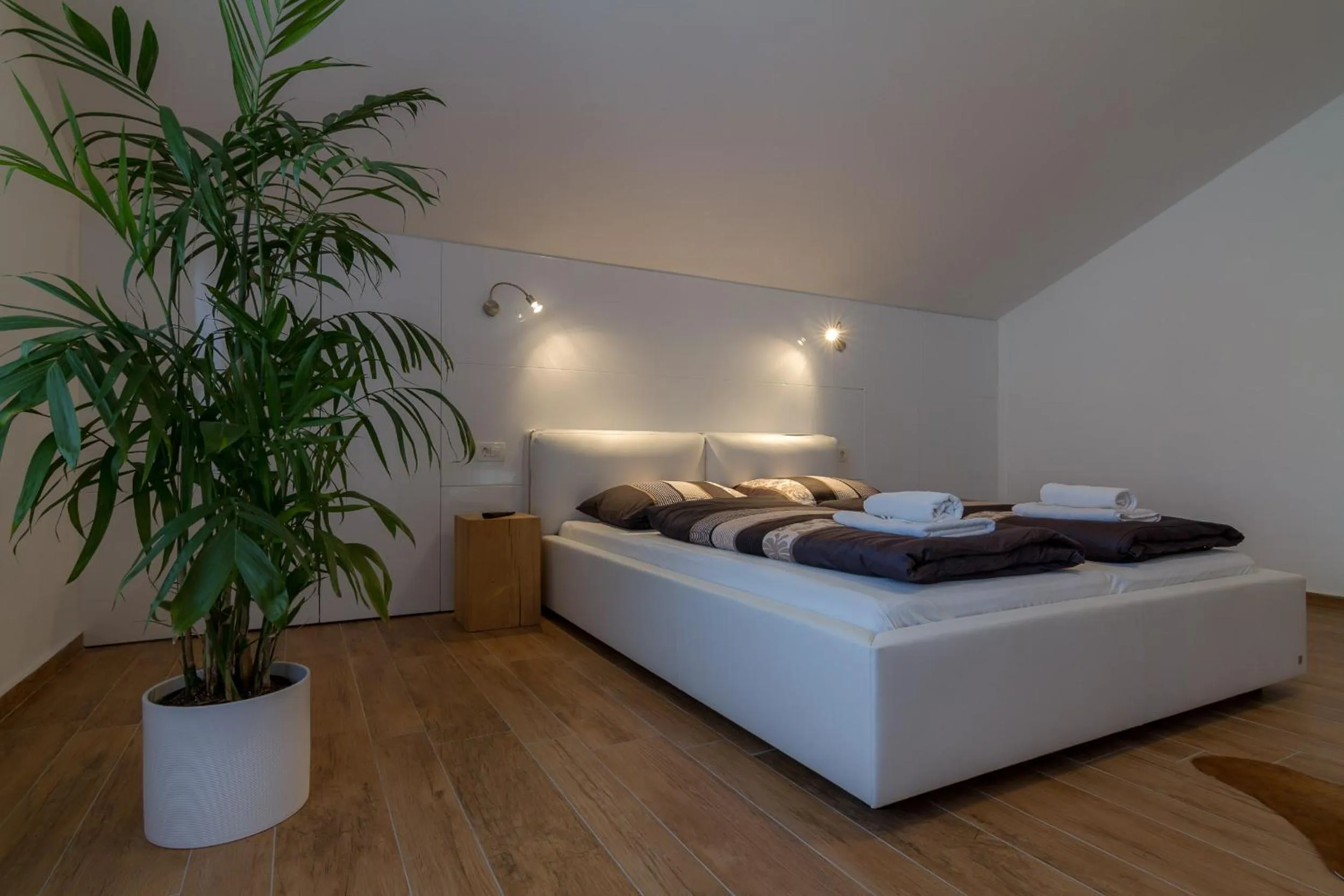 Bedroom, Bed in Villa Royal