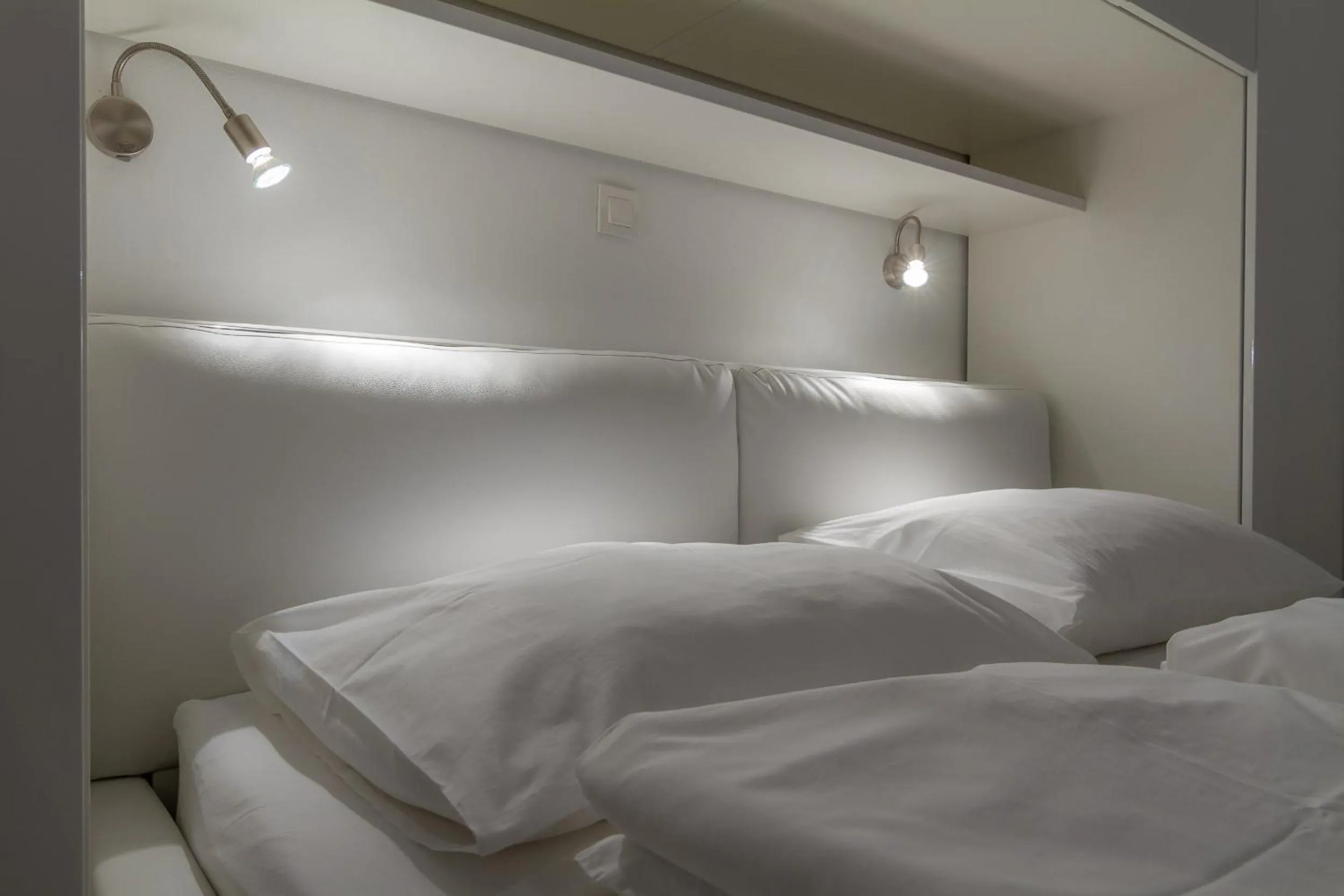 Bedroom, Bed in Villa Royal