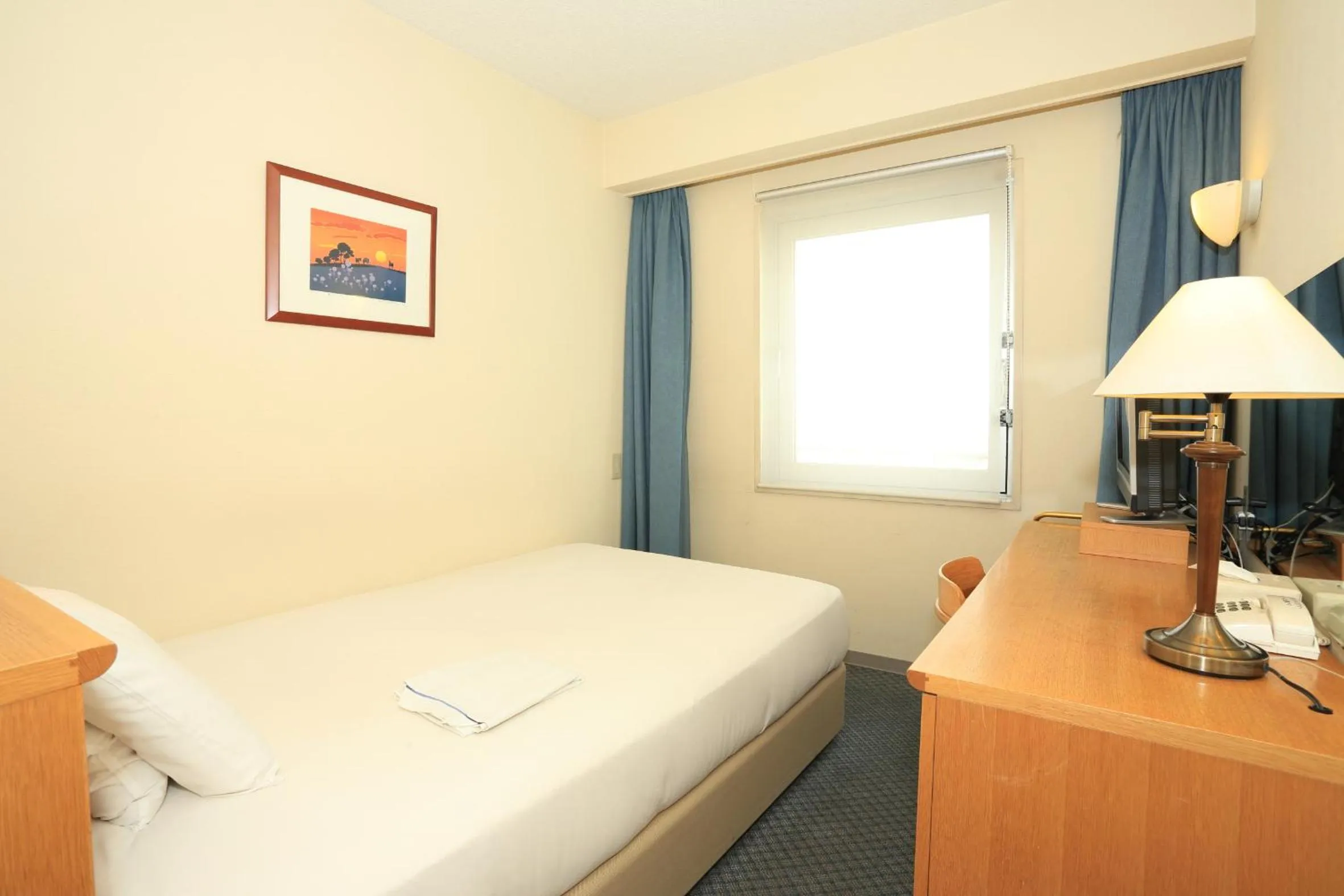 Bed in Smile Hotel Tomakomai