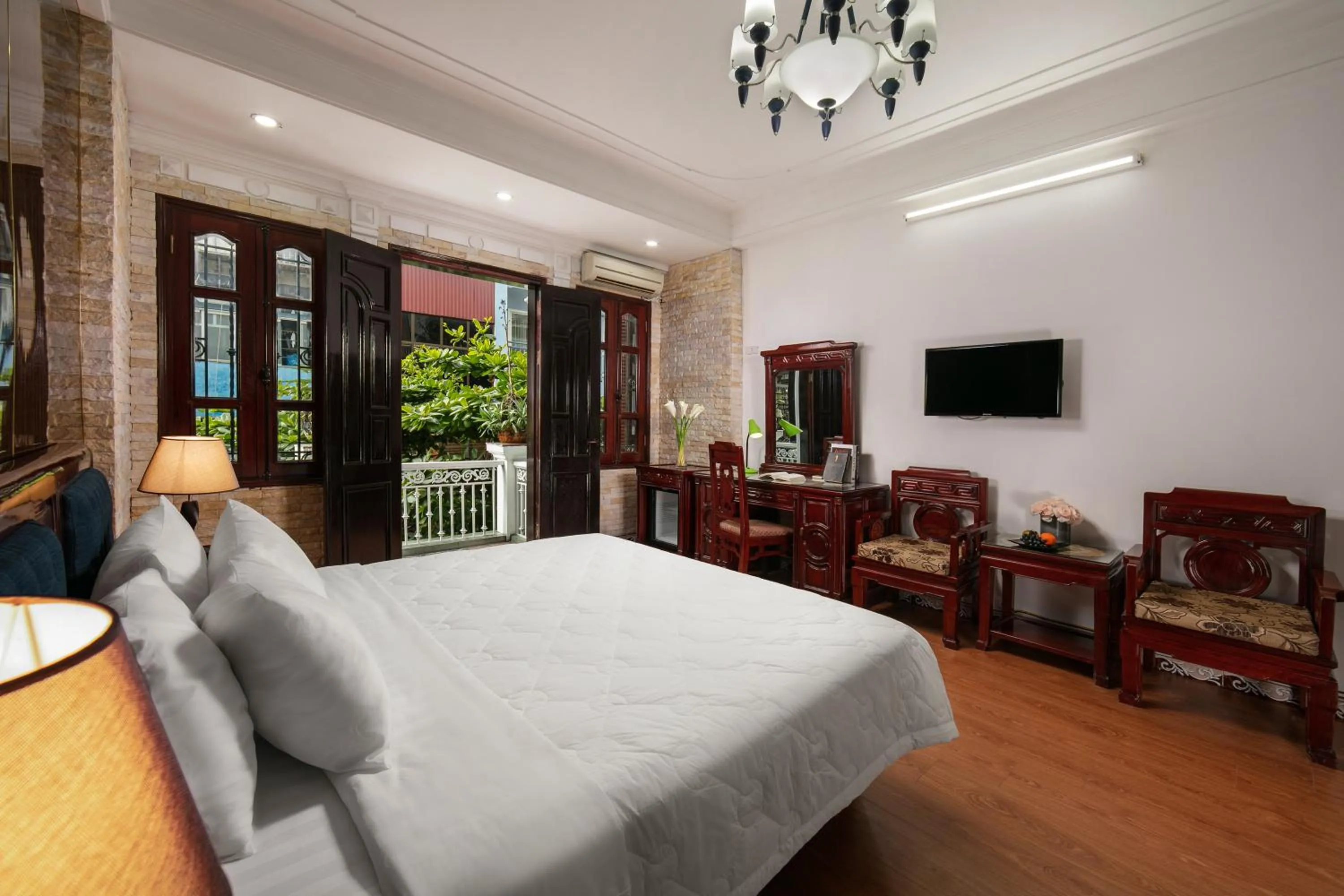 Photo of the whole room, Bed in Little Diamond Hotel