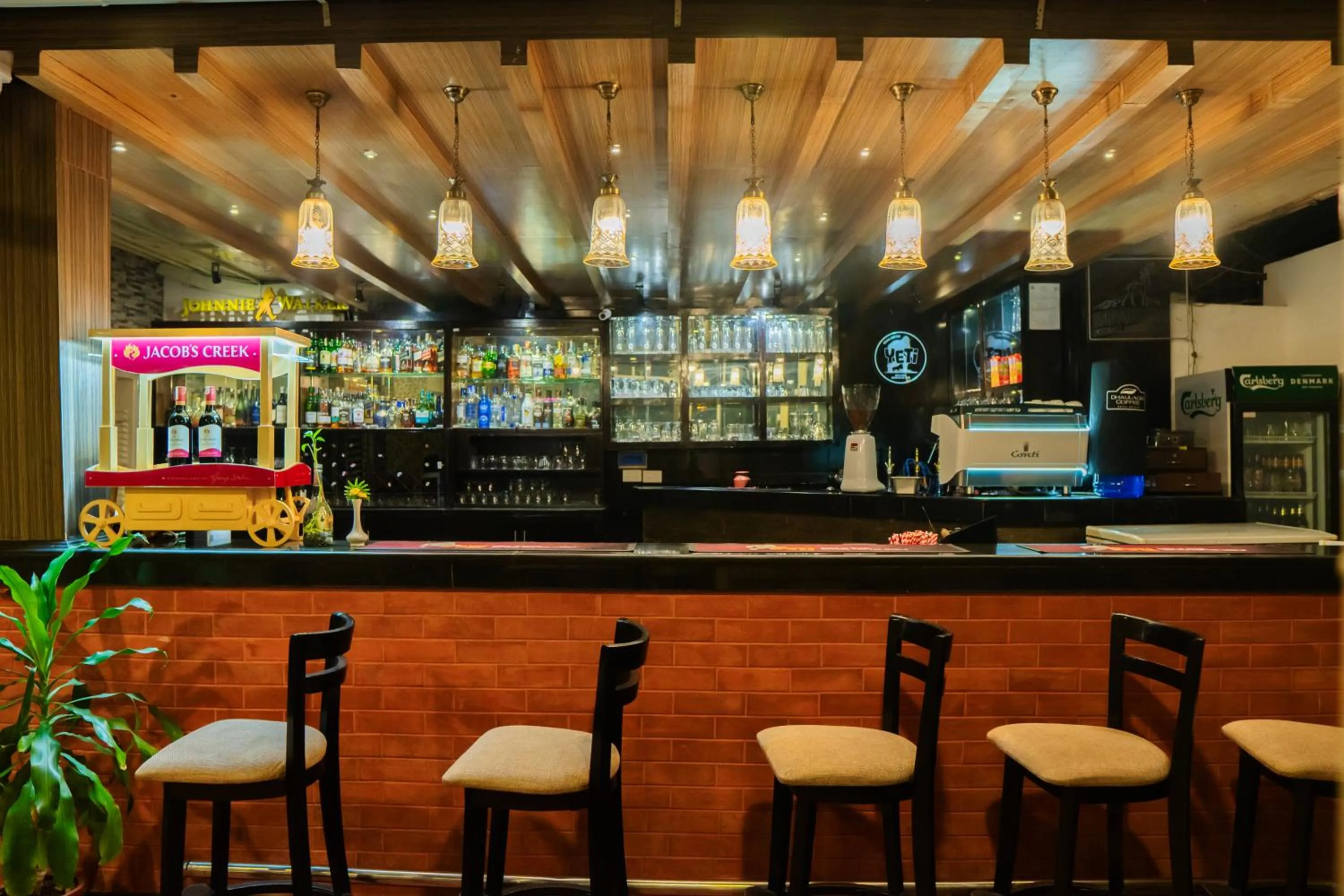 Lounge or bar in Waterfront Resort by KGH Group